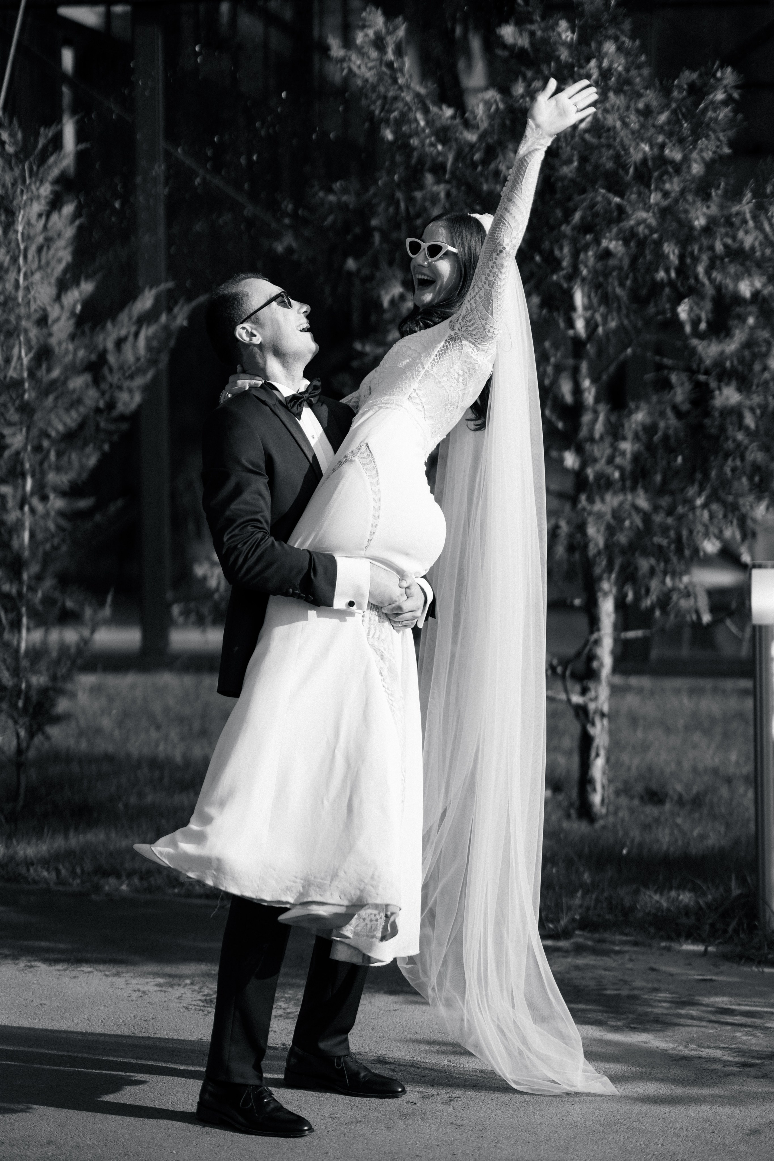 Elly & Andrew. Destination Wedding Photographer Alex Pasarelu