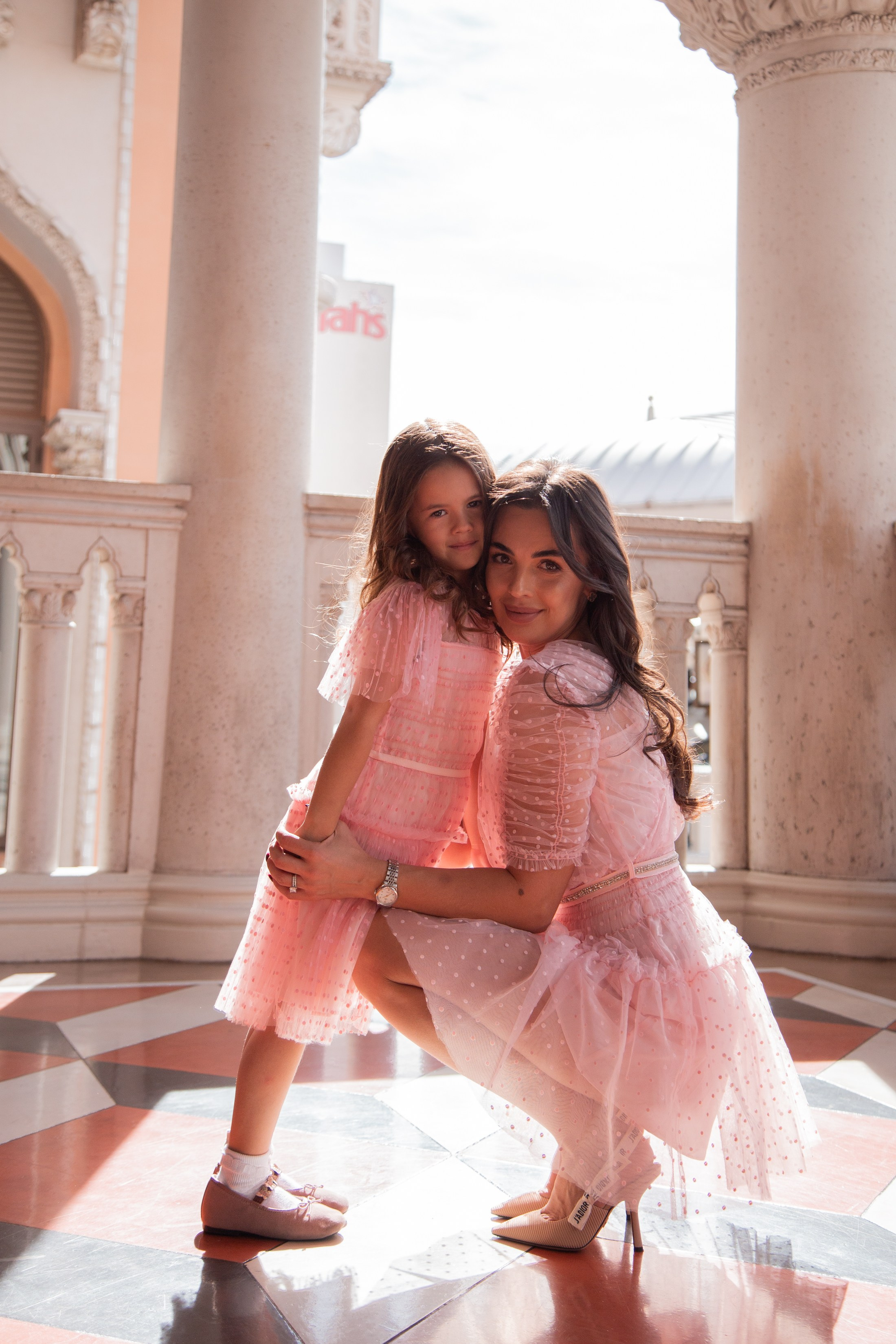 Julia & Kate. Wedding & elopement photographer Viktoriya Kravtsov. Las Vegas