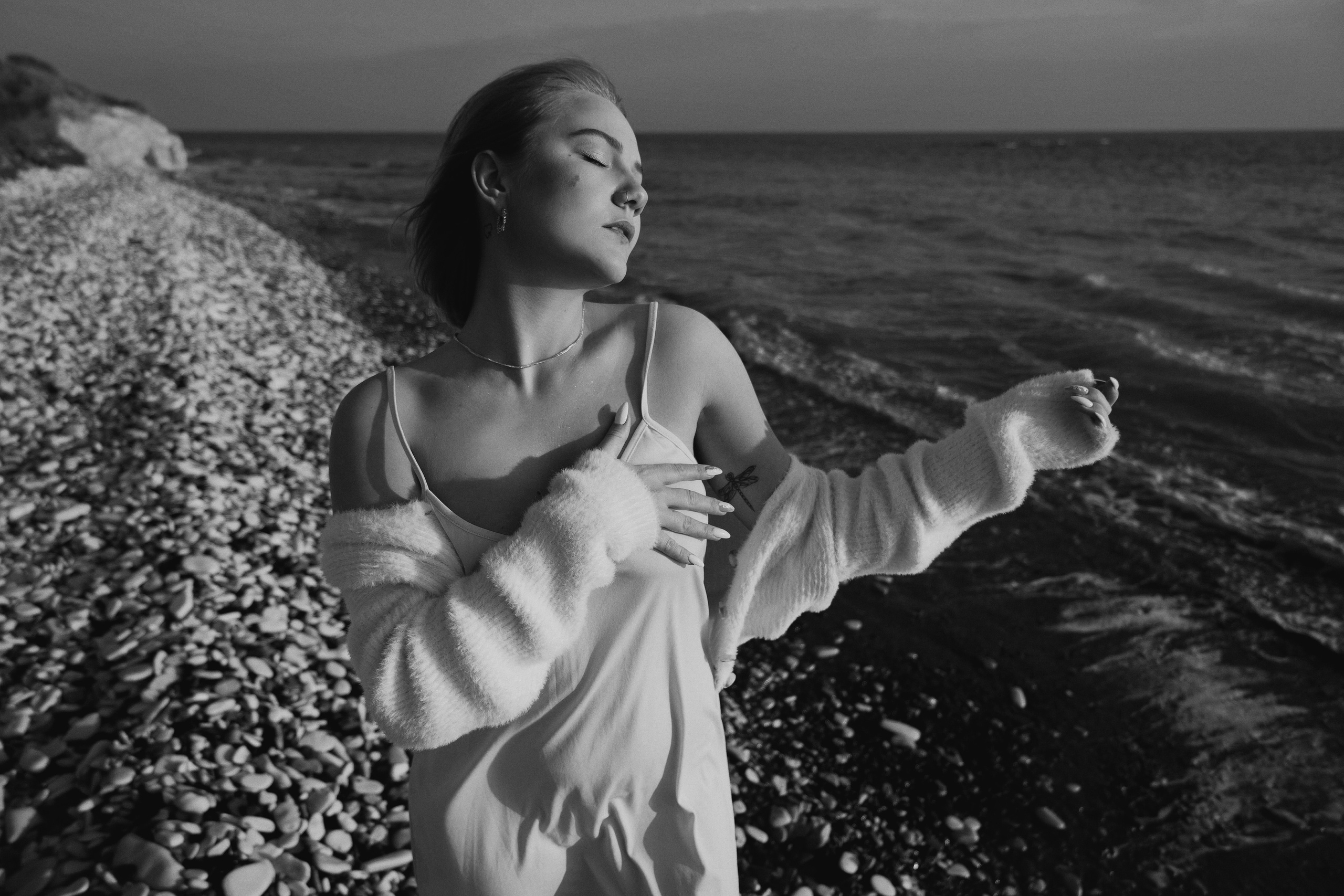 Seaside Portraits. Woman by the Morning Light. Kristina Kozheltsova- Soulful Portrait&Lifestyle&Love Story Photographer in Leipzig, Germany