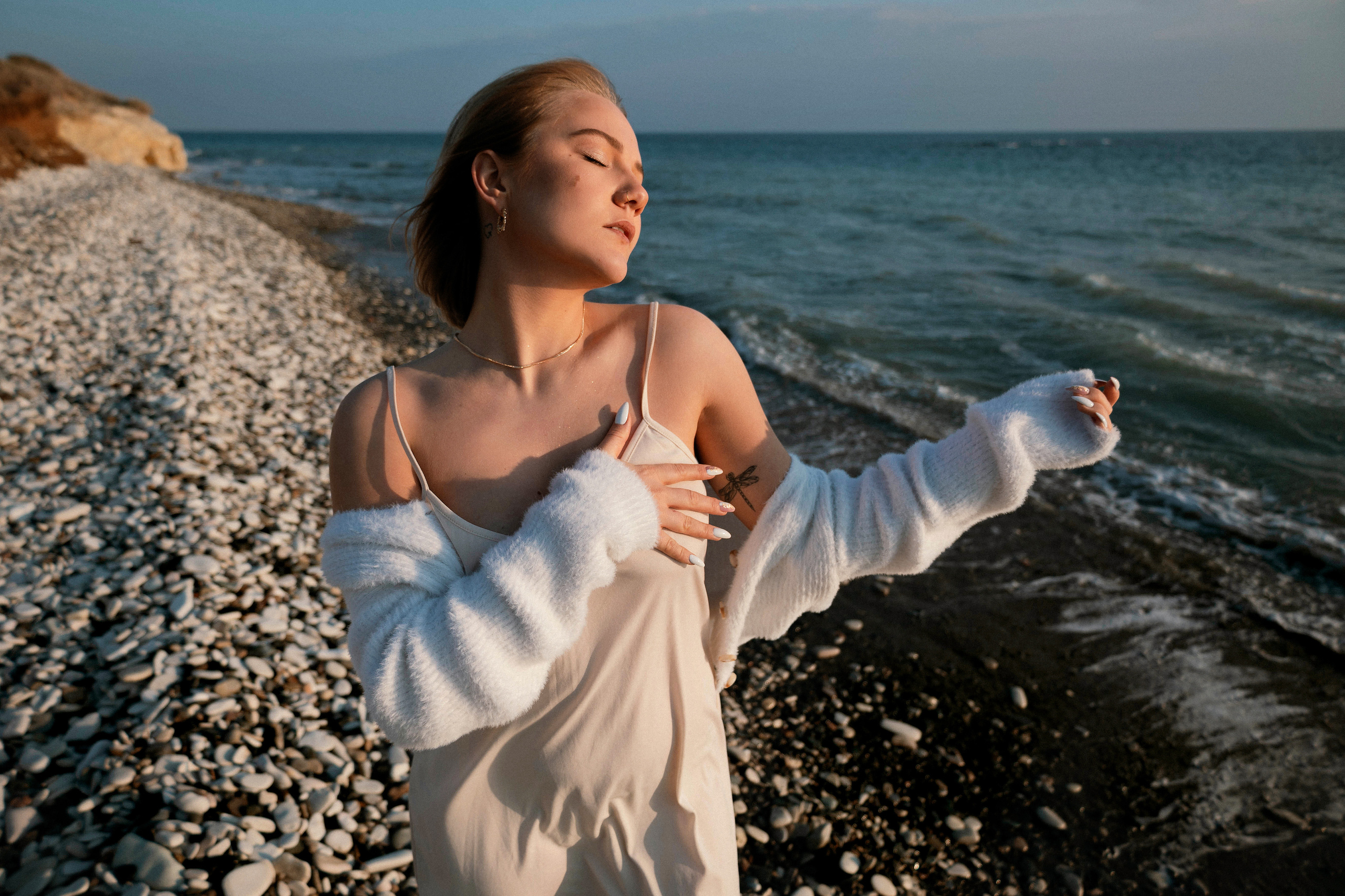 Seaside Portraits. Woman by the Morning Light. Kristina Kozheltsova- Soulful Portrait&Lifestyle&Love Story Photographer in Leipzig, Germany