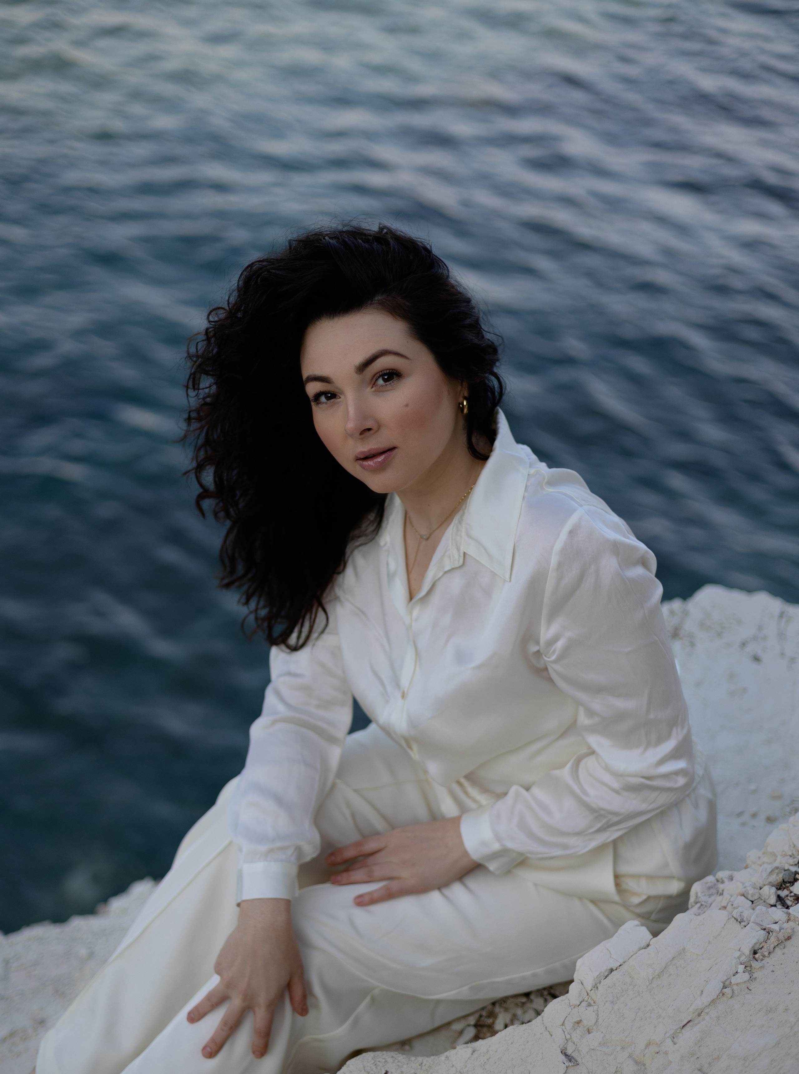 Coastal Portraits. Woman in White by the Sea. Kristina Kozheltsova- Soulful Portrait&Lifestyle&Love Story Photographer in Leipzig, Germany