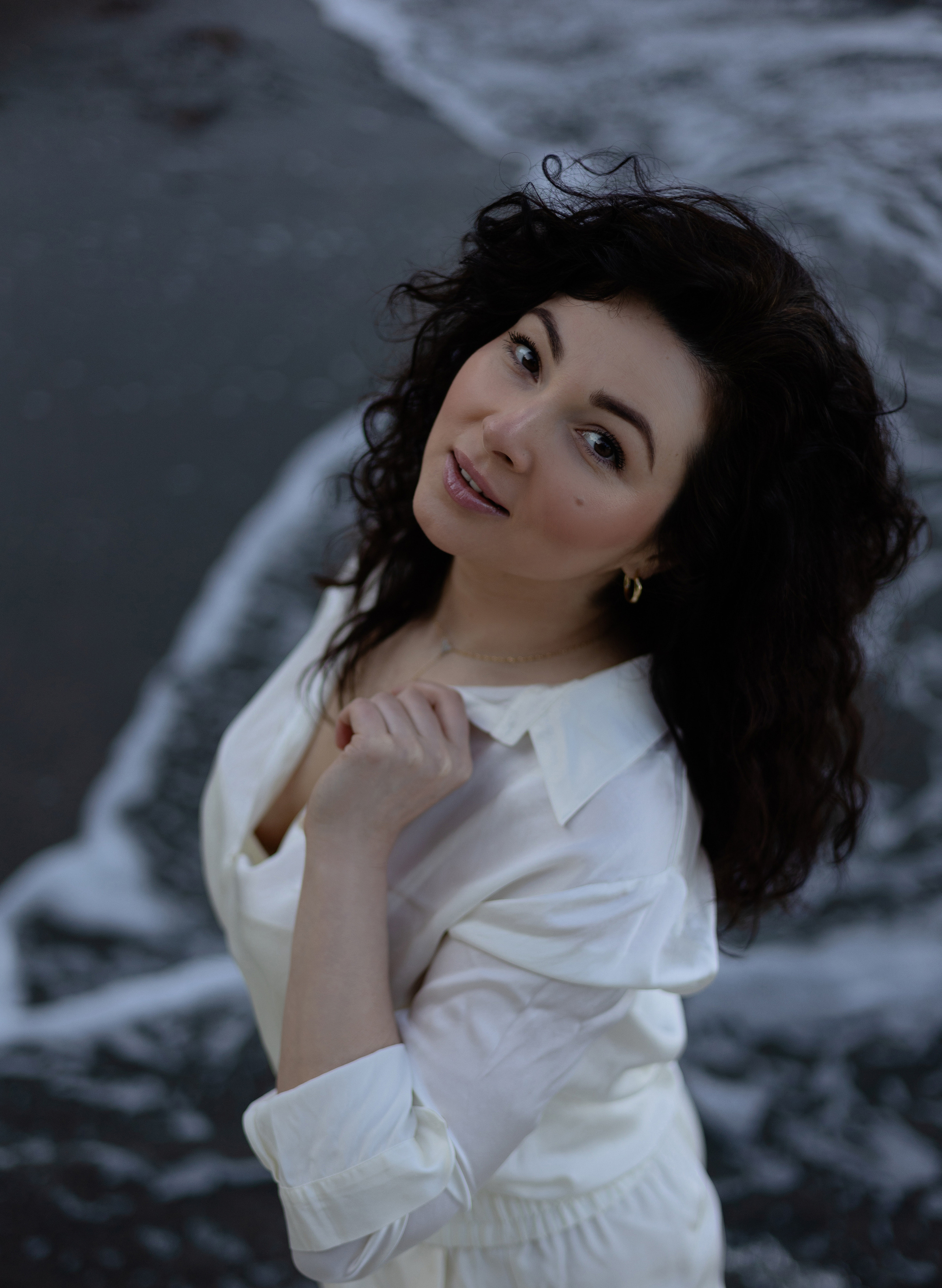 Coastal Portraits. Woman in White by the Sea. Kristina Kozheltsova- Soulful Portrait&Lifestyle&Love Story Photographer in Leipzig, Germany