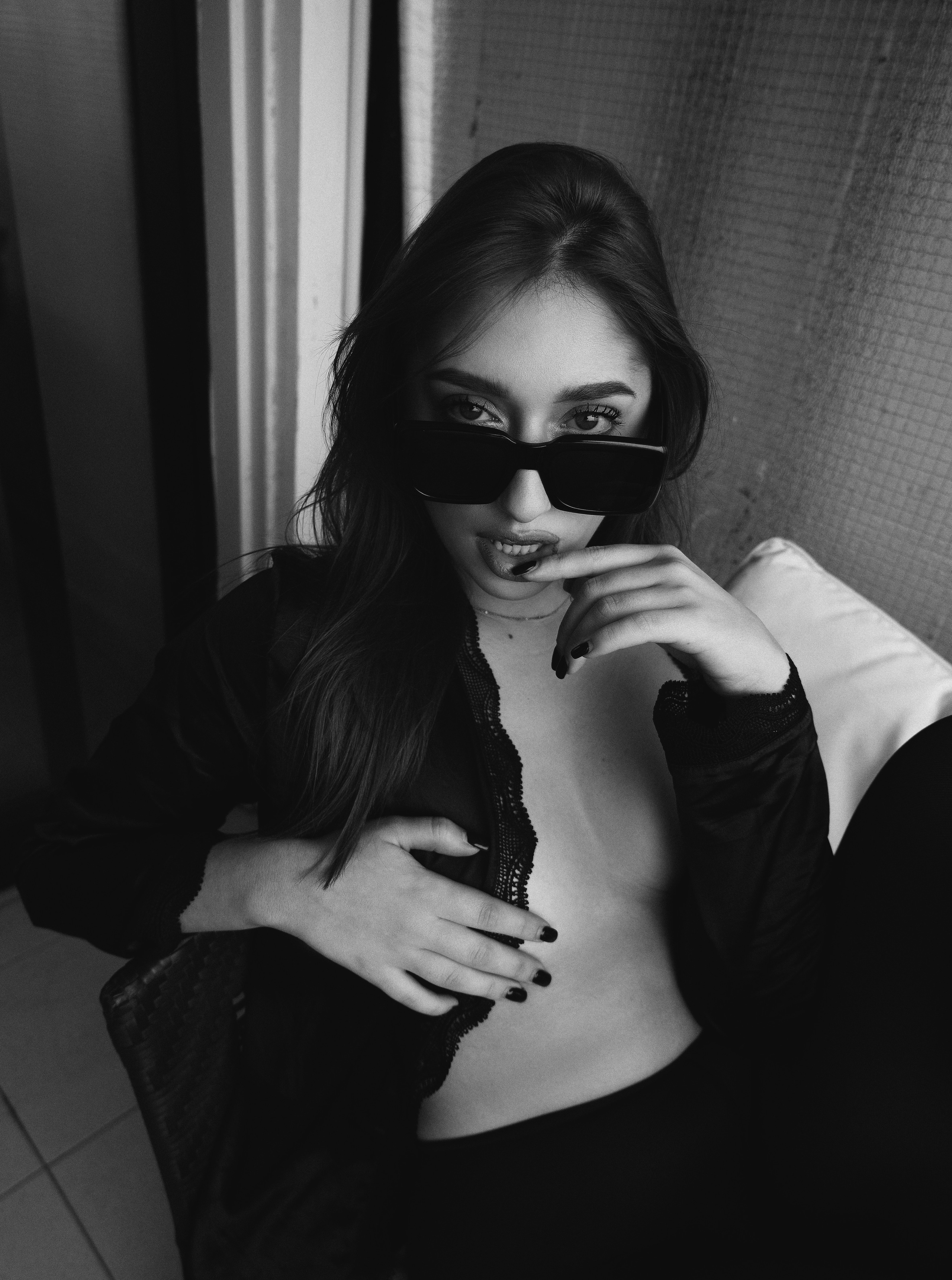 Black and White Portraits. Sensual Woman with Lilies. Kristina Kozheltsova- Soulful Portrait&Lifestyle&Love Story Photographer in Leipzig, Germany