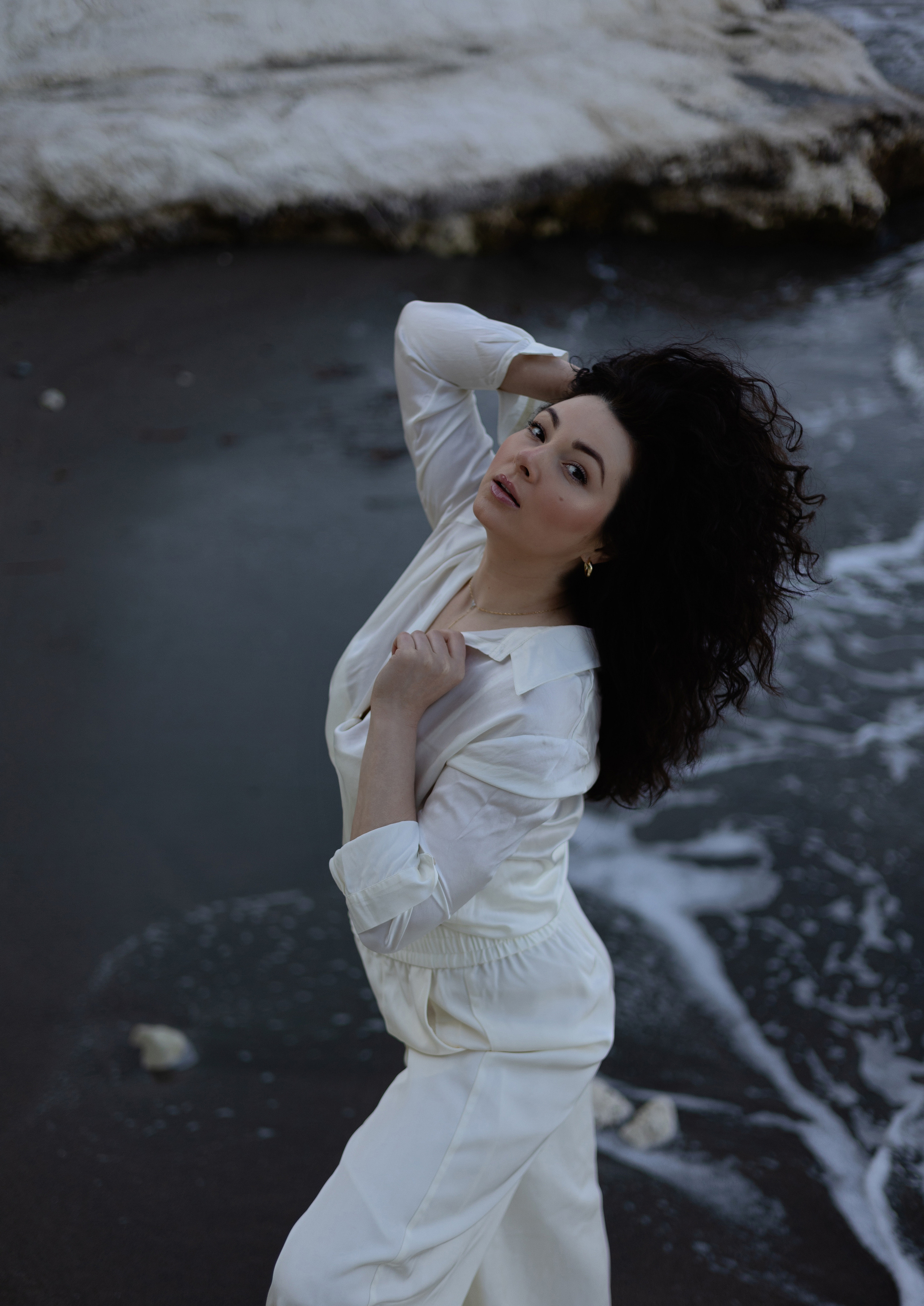 Coastal Portraits. Woman in White by the Sea. Kristina Kozheltsova- Soulful Portrait&Lifestyle&Love Story Photographer in Leipzig, Germany