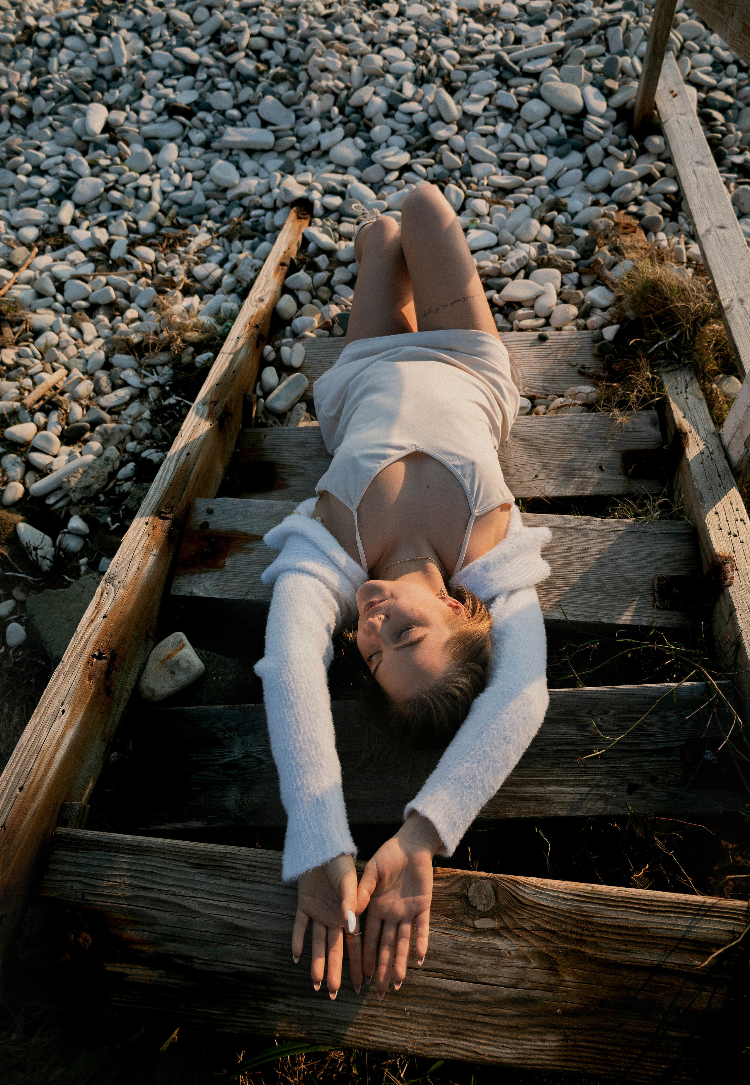 Seaside Portraits. Woman by the Morning Light. Kristina Kozheltsova- Soulful Portrait&Lifestyle&Love Story Photographer in Leipzig, Germany