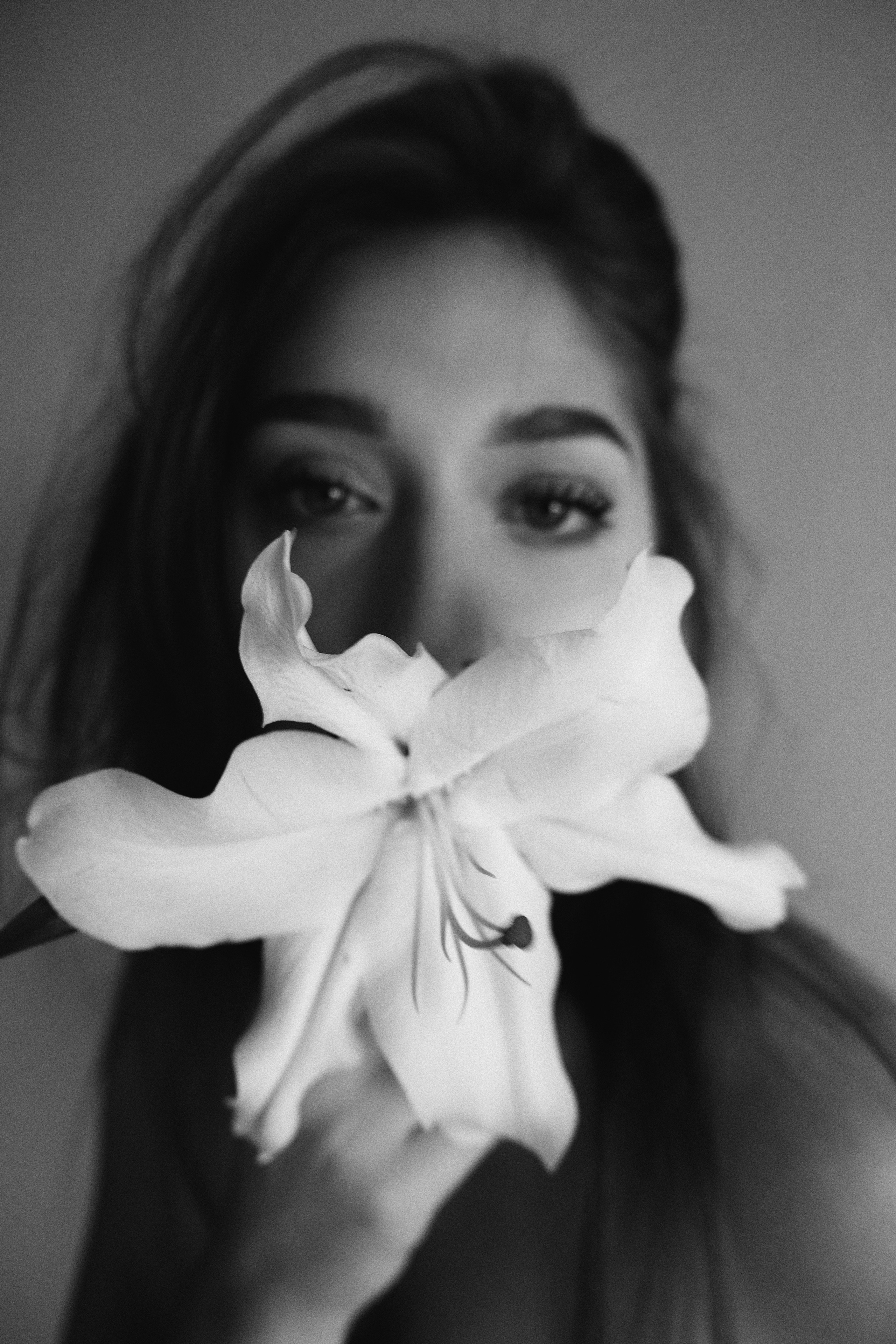 Black and White Portraits. Sensual Woman with Lilies. Kristina Kozheltsova- Soulful Portrait&Lifestyle&Love Story Photographer in Leipzig, Germany