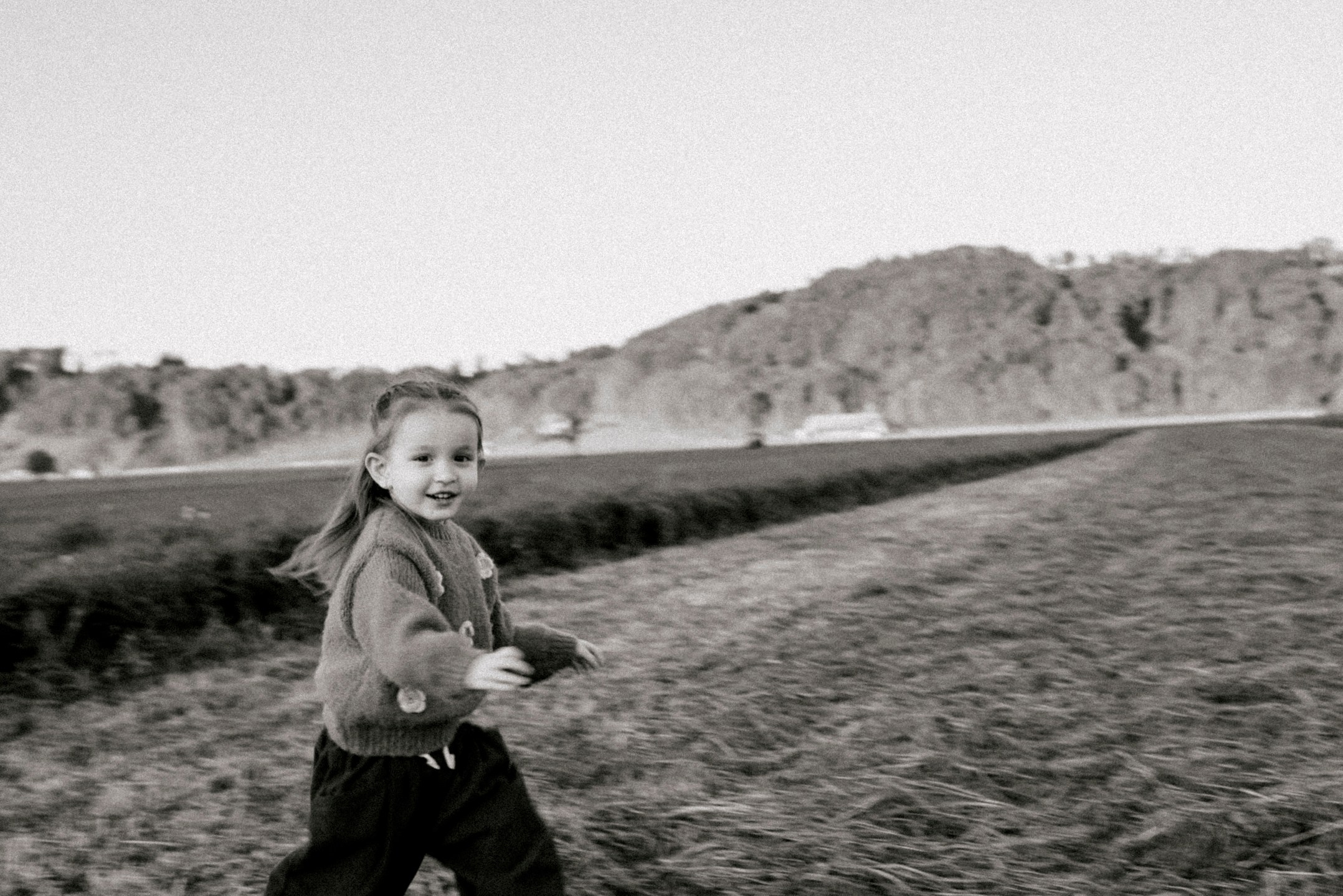 Chris Dasha and Stella. Polina Sobol — family & documentary photographer in Bern. Outdoor & urban photo sessions for families, kids and couples