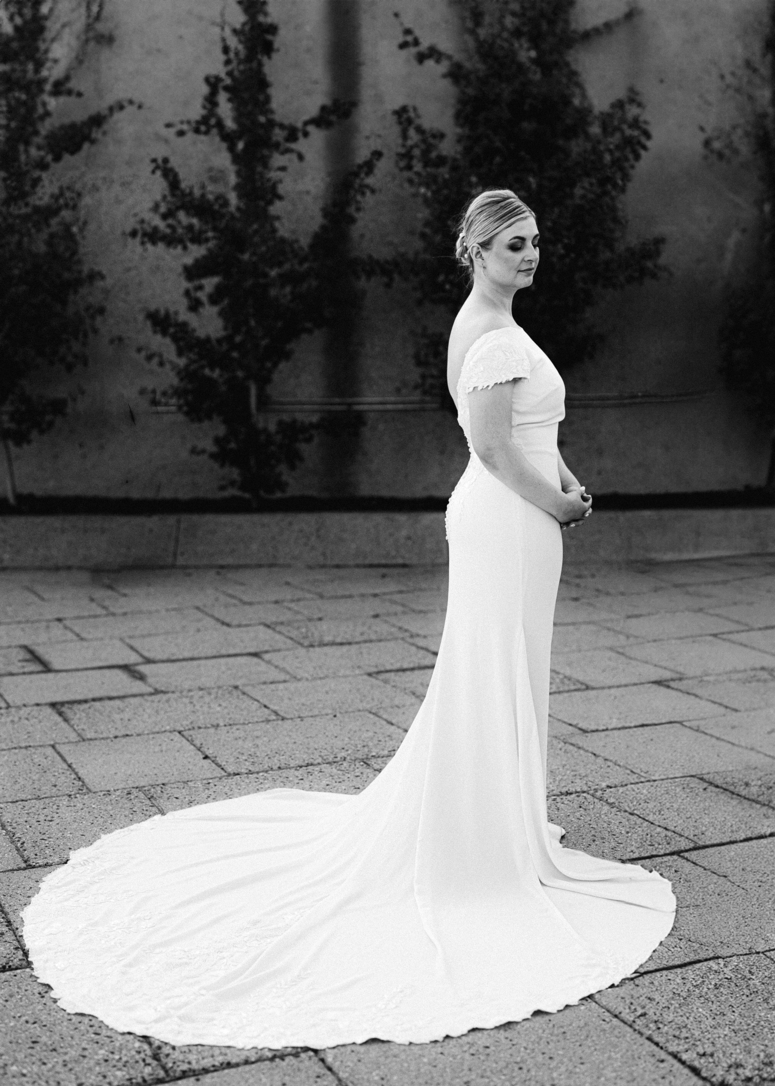 Khrystyna & Zachary (Winnipeg Art Gallery). Wedding Photographer in Winnipeg — Cinematic & Timeless by Vitiuk Photography