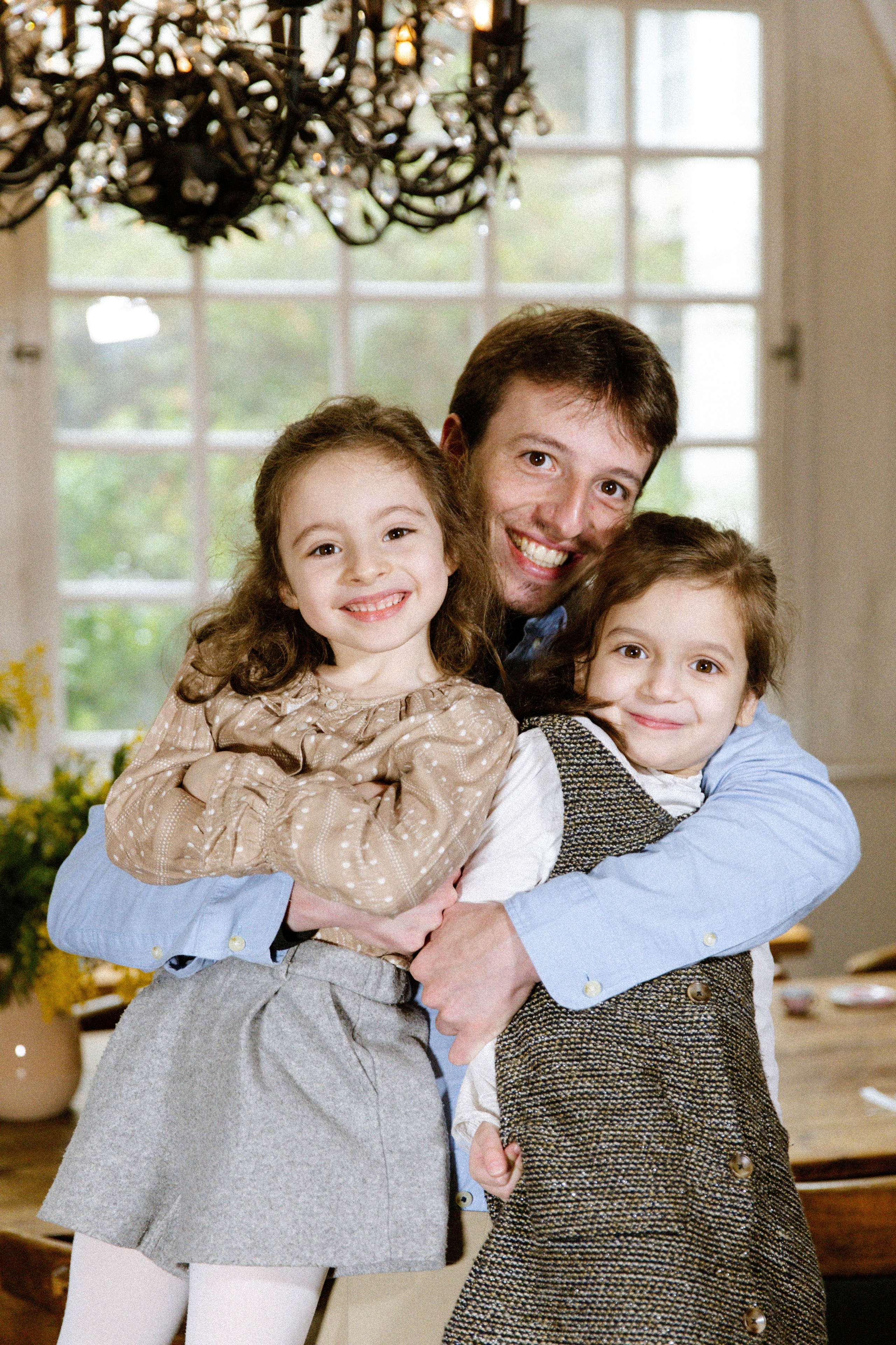 Family At Home Photoshoot in Paris | Natural Lifestyle Photography. Paris Wedding Photographer