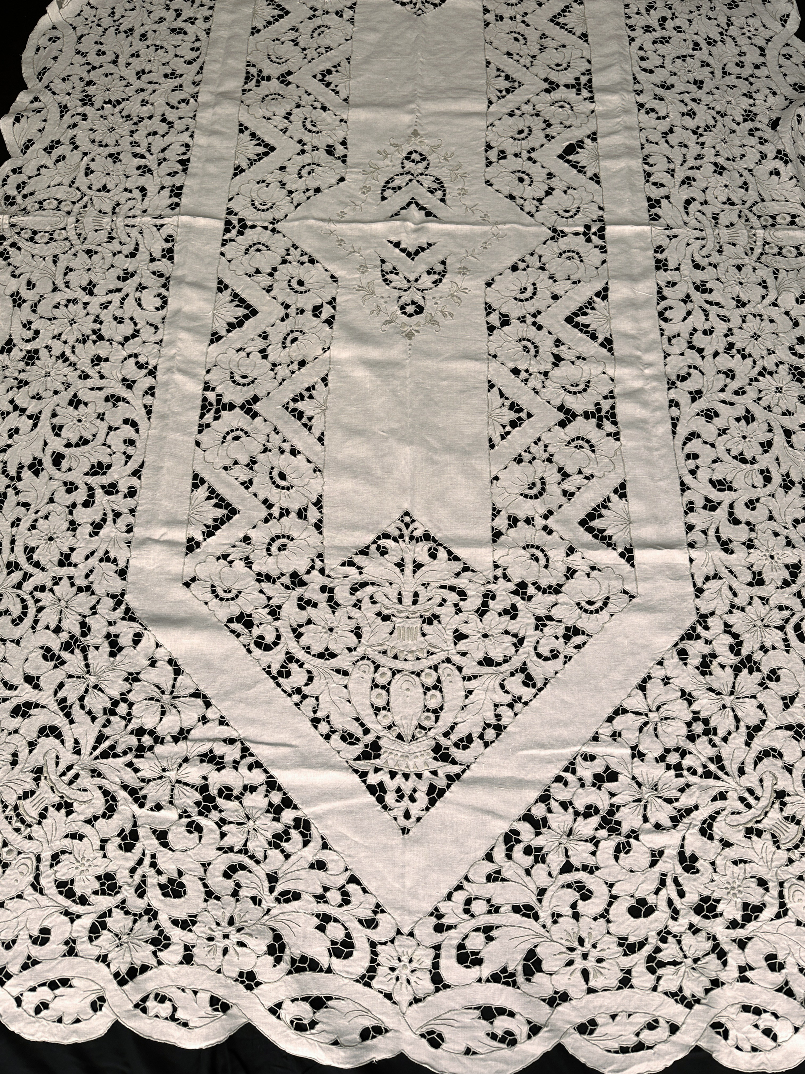 Textil2. Современнные и актикварные украшения в Барселоне, Москве и Санкт-Петербурге