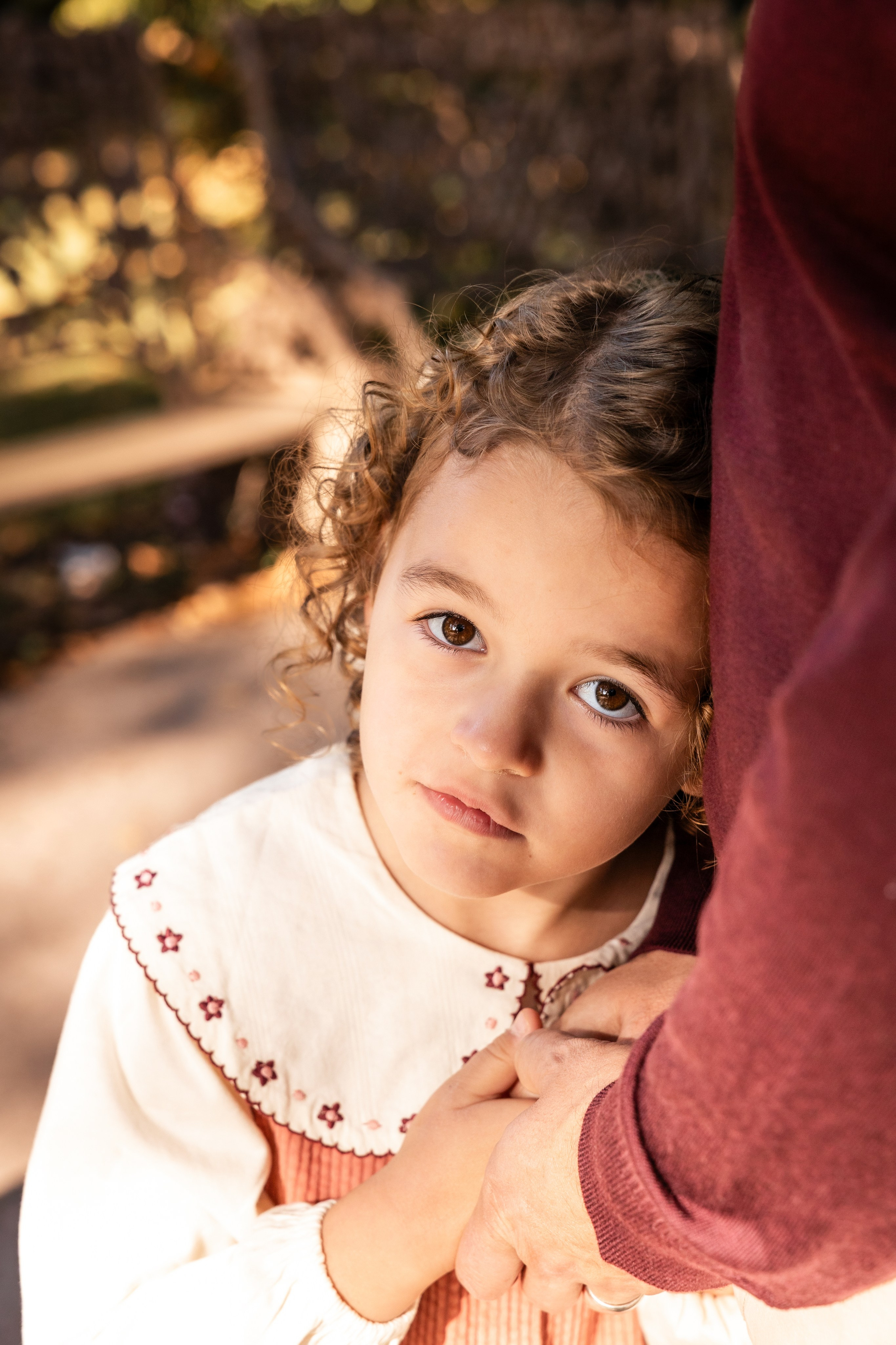 Autumn Family photoshoot in Toulouse. Jardin des Plantes. Eugénie Smirnova — your photographer in Toulouse and southwest France