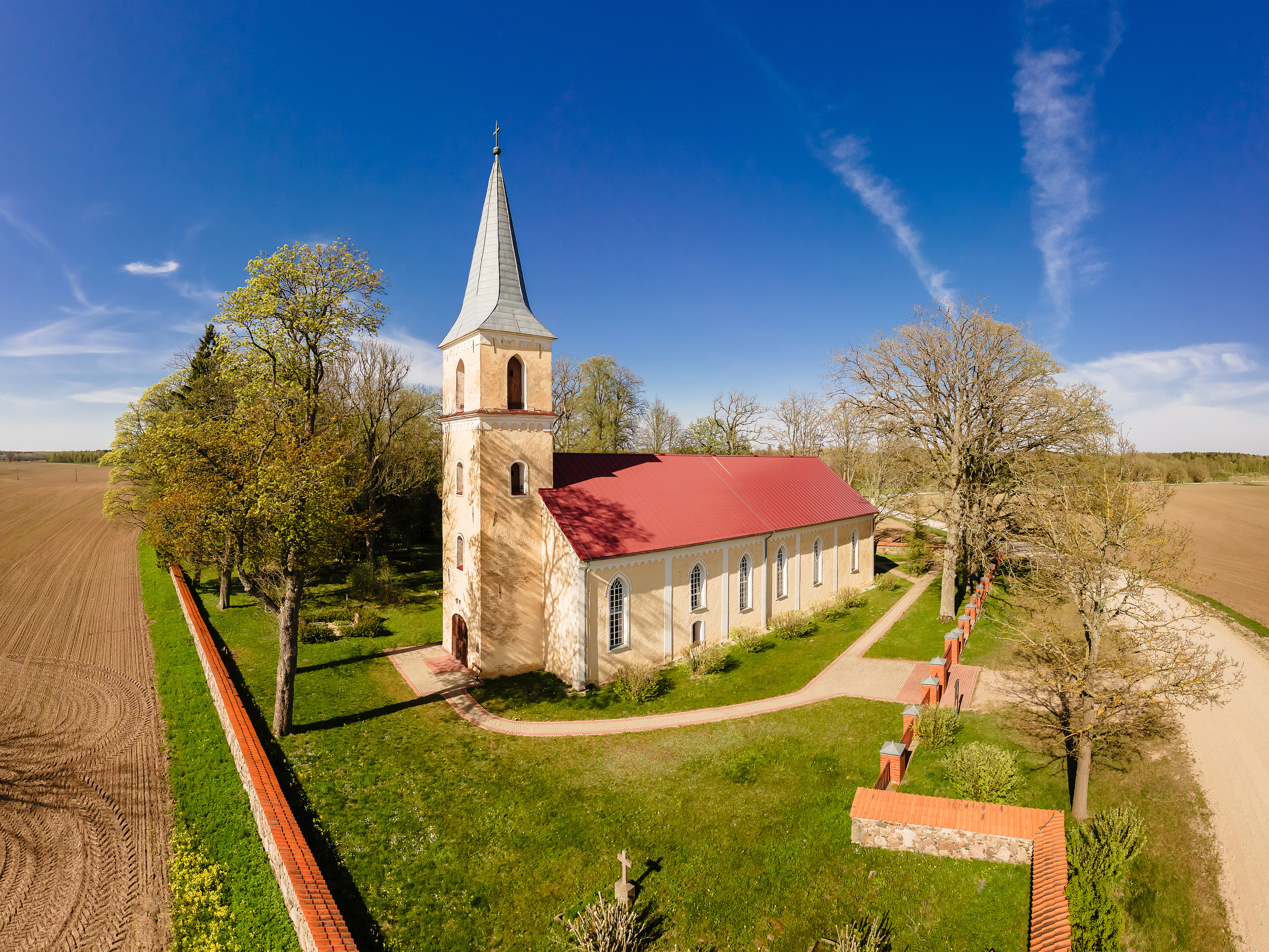 Arlava Church. Fotogrāfs Rīgā. Gīmenes, individuālās un dažādu produktu fotosesijas