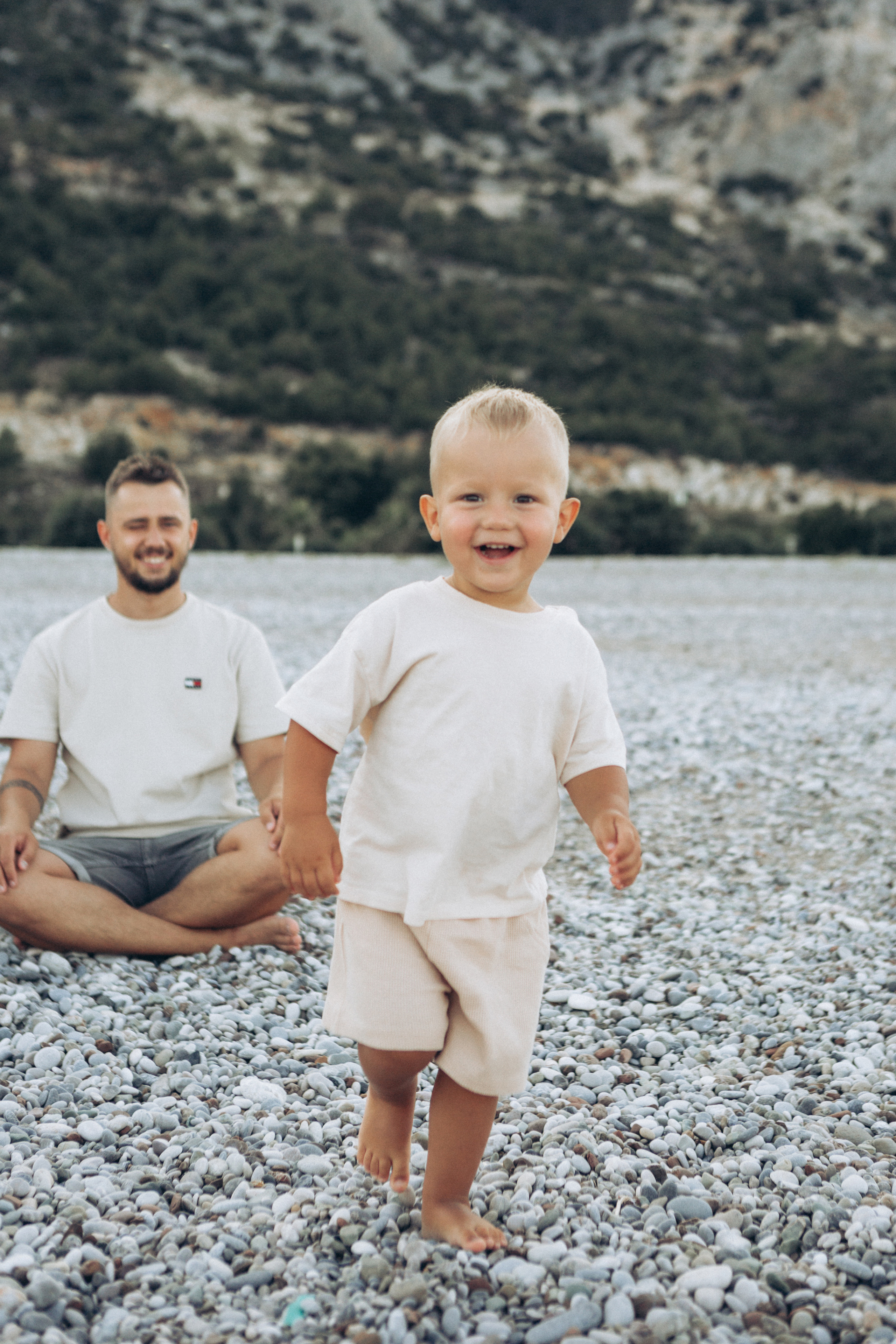 Семейная фотосессия на красивом пляже. Фотограф в Анталии, Кемере и Белеке