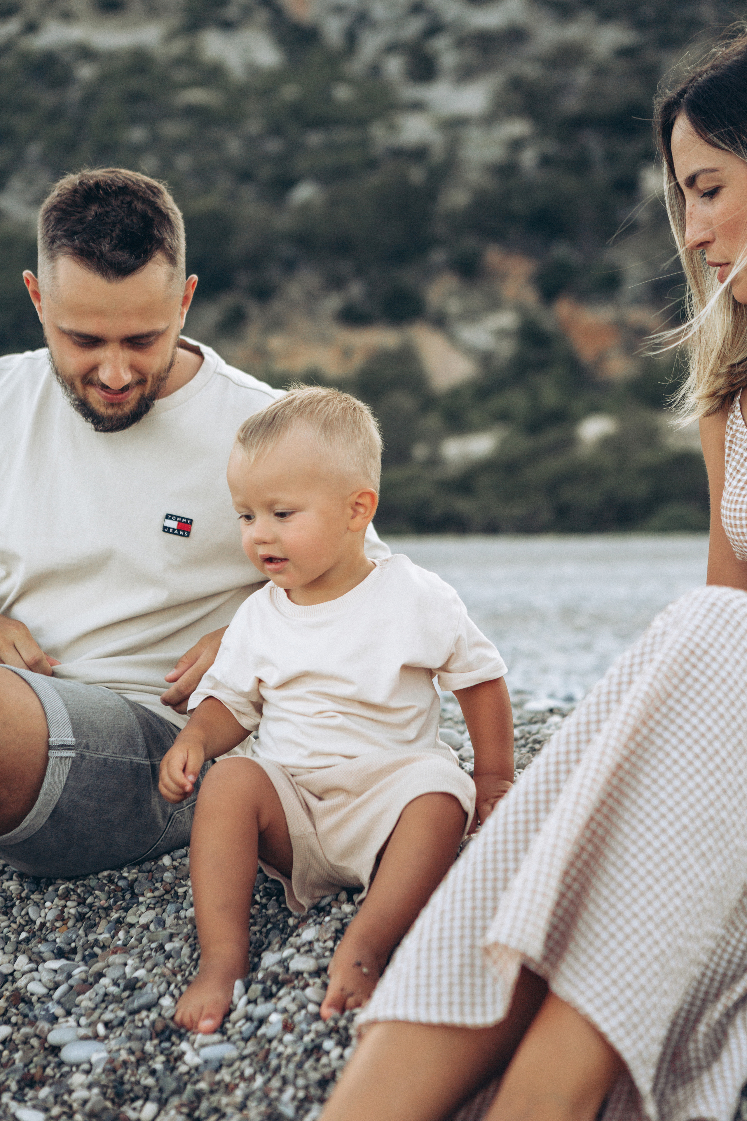 Семейная фотосессия на красивом пляже. Фотограф в Анталии, Кемере и Белеке