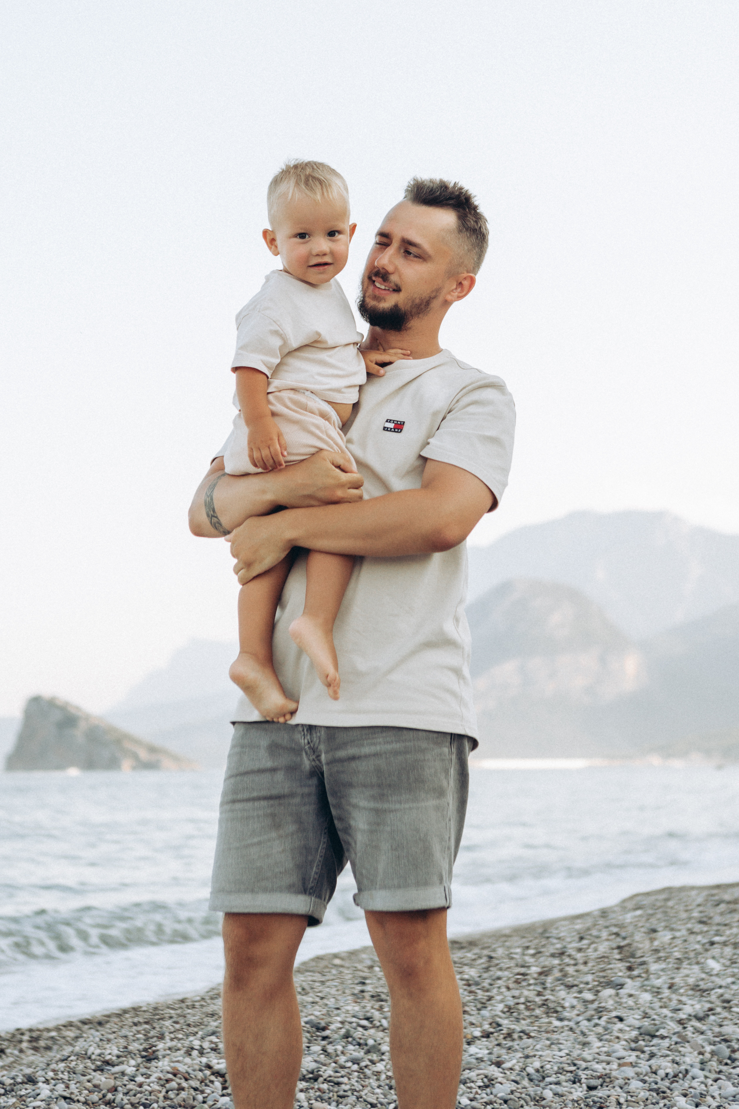 Семейная фотосессия на красивом пляже. Фотограф в Анталии, Кемере и Белеке