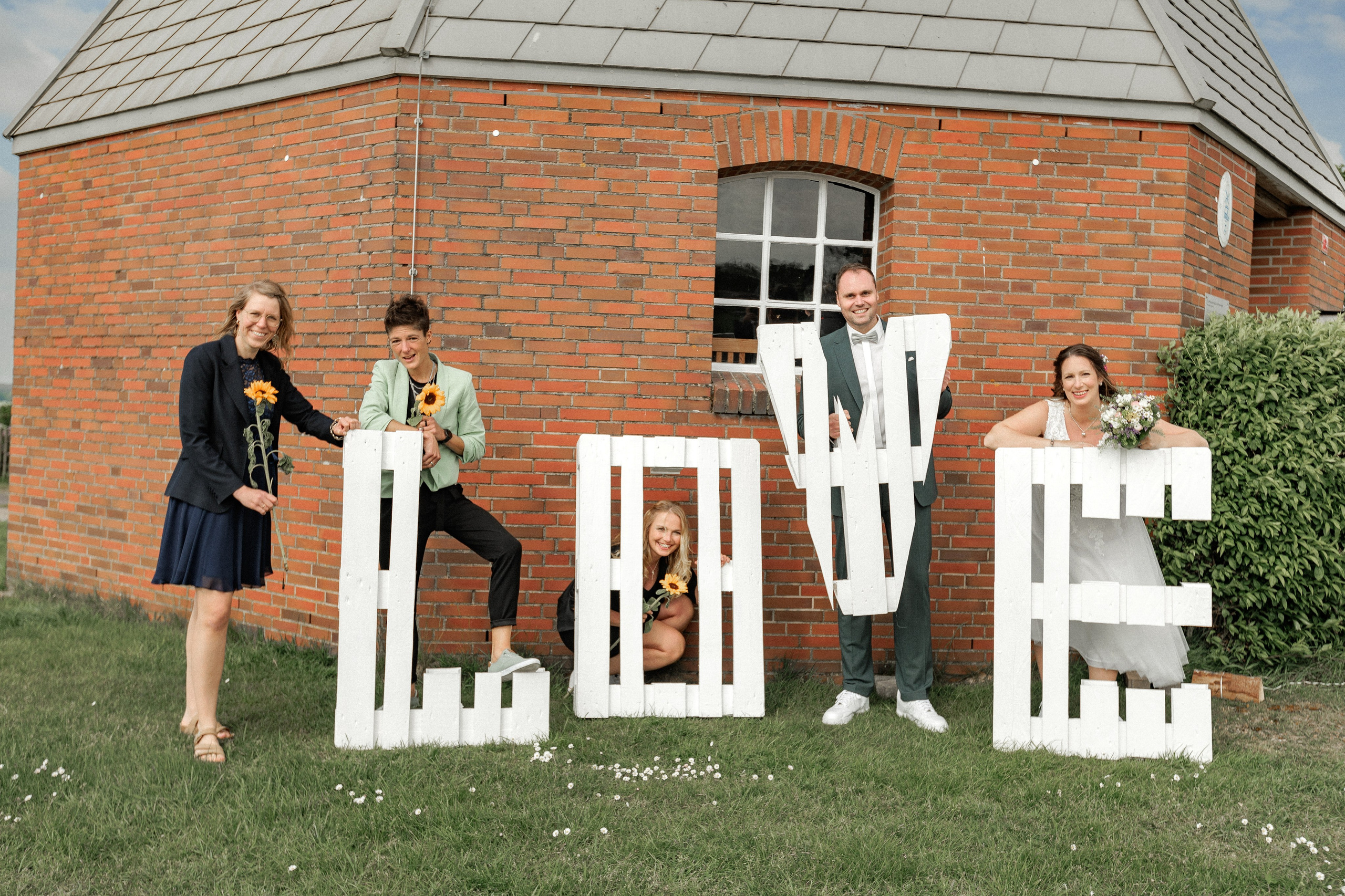 Hochzeitsfotografie an der Windmühle Eyendorf | Historische Romantik in Niedersachsen. Hochzeitsfotograf und Hochzeitsvideograf aus Hamburg | Roka21Film