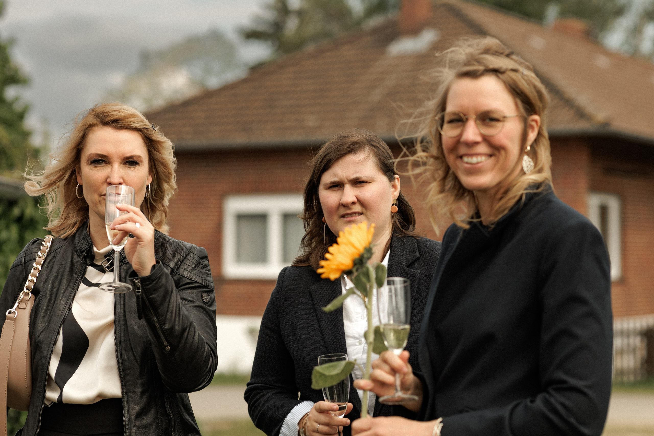 Hochzeitsfotografie an der Windmühle Eyendorf | Historische Romantik in Niedersachsen. Hochzeitsfotograf und Hochzeitsvideograf aus Hamburg | Roka21Film