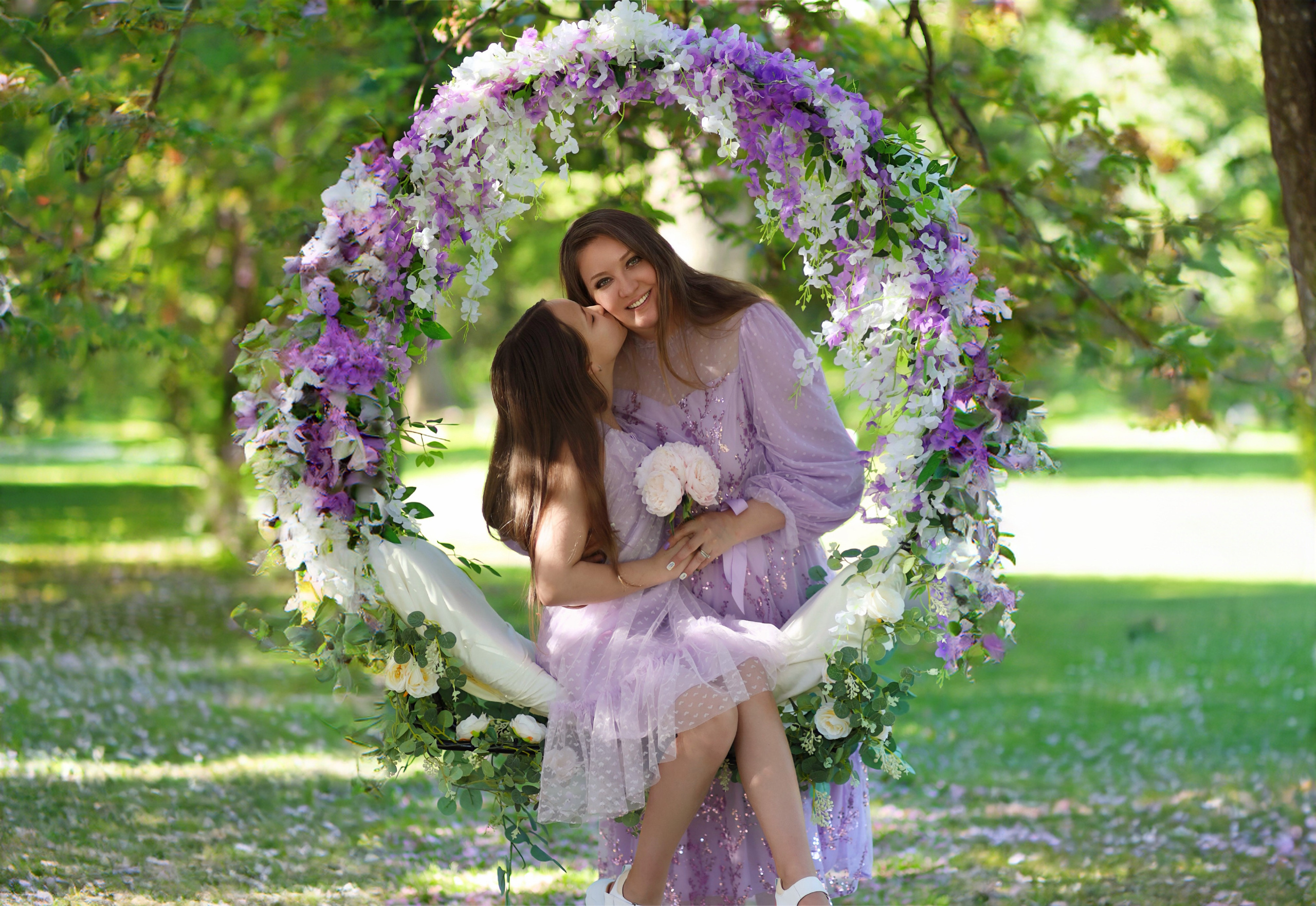 Flower Swing. Alisa Kogan Photography — Families, Love Stories & Events in New York