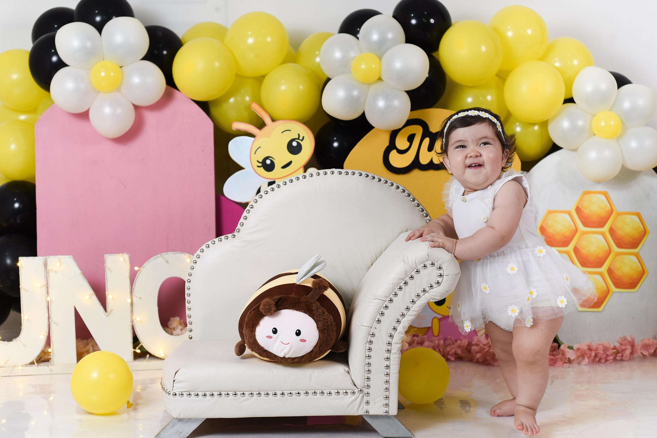 Sesión 1er añito de Juli. Temática: Abejita de Plim Plim +  Mini Sesión Navideña. Fotografo de casamiento en misiones y fotógrafo de familia  Posadas