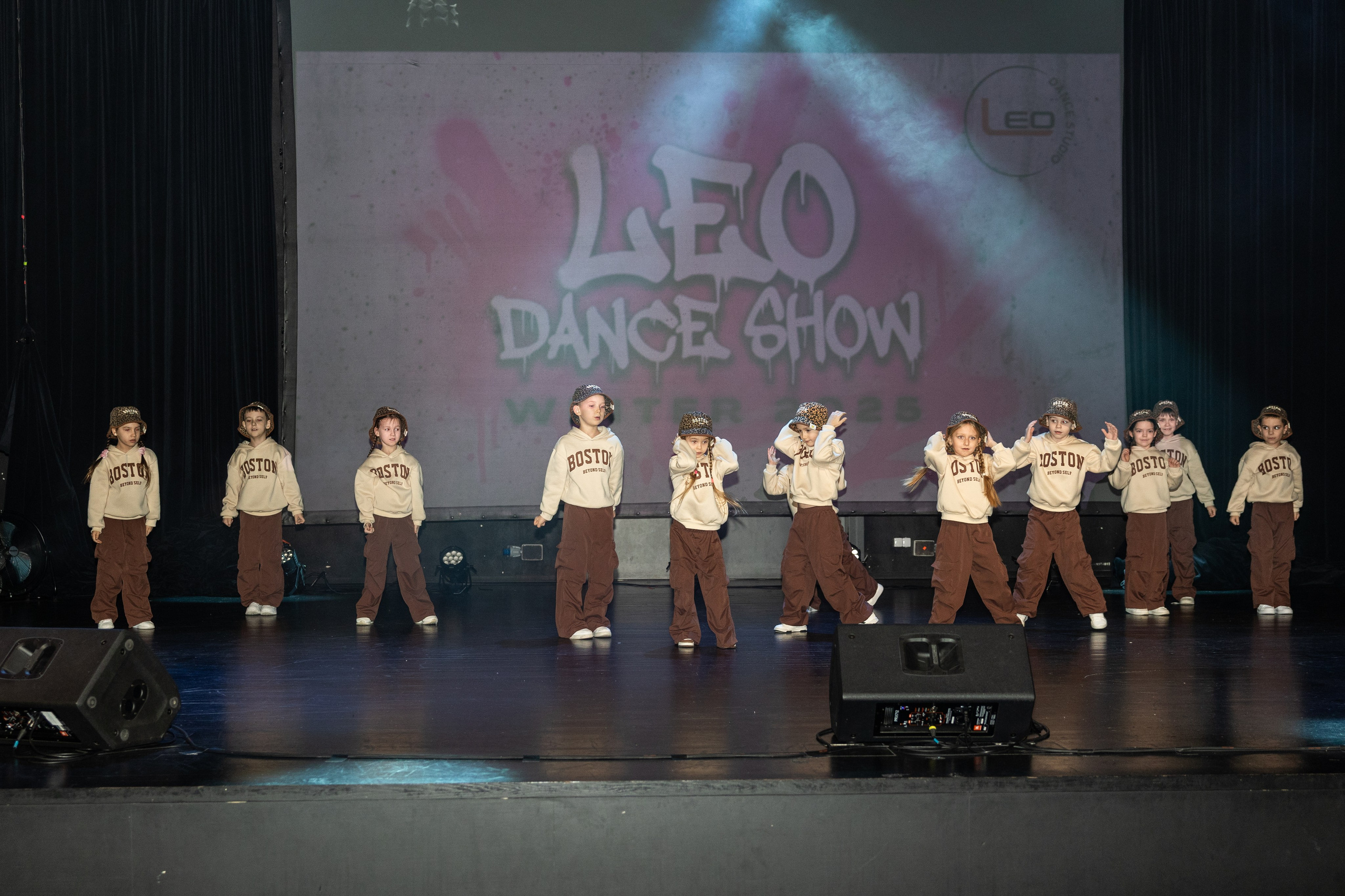 LEO DANCE SHOW WINTER 2025. Семейный и детский фотограф в Варшаве Мила Бобровская
