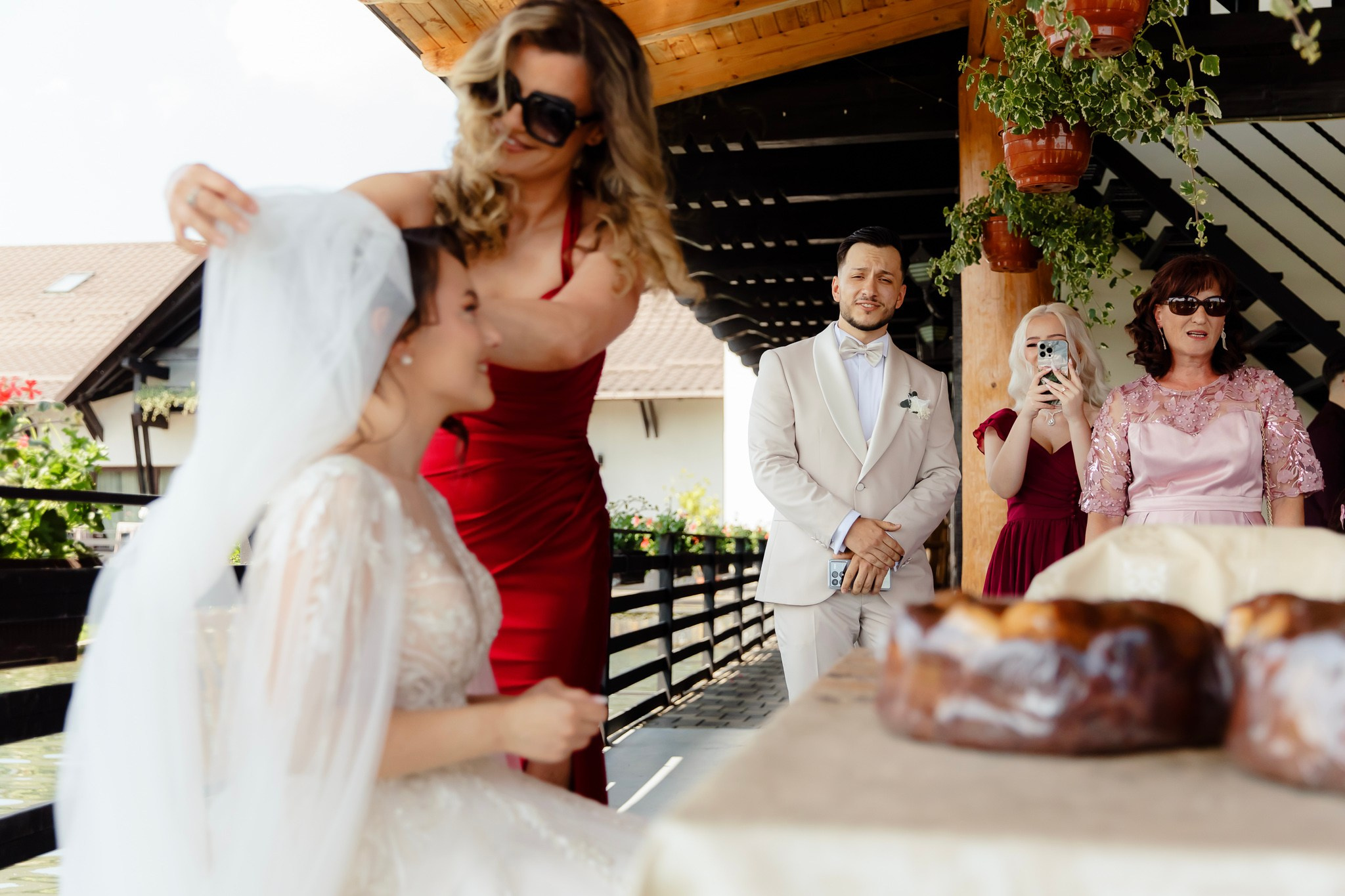 Ioana & Ionuț | Nuntă de poveste la Păstrăvăria Poiana din Mălini județul Suceava. Servicii foto-video profesionale, pentru momente de neuitat