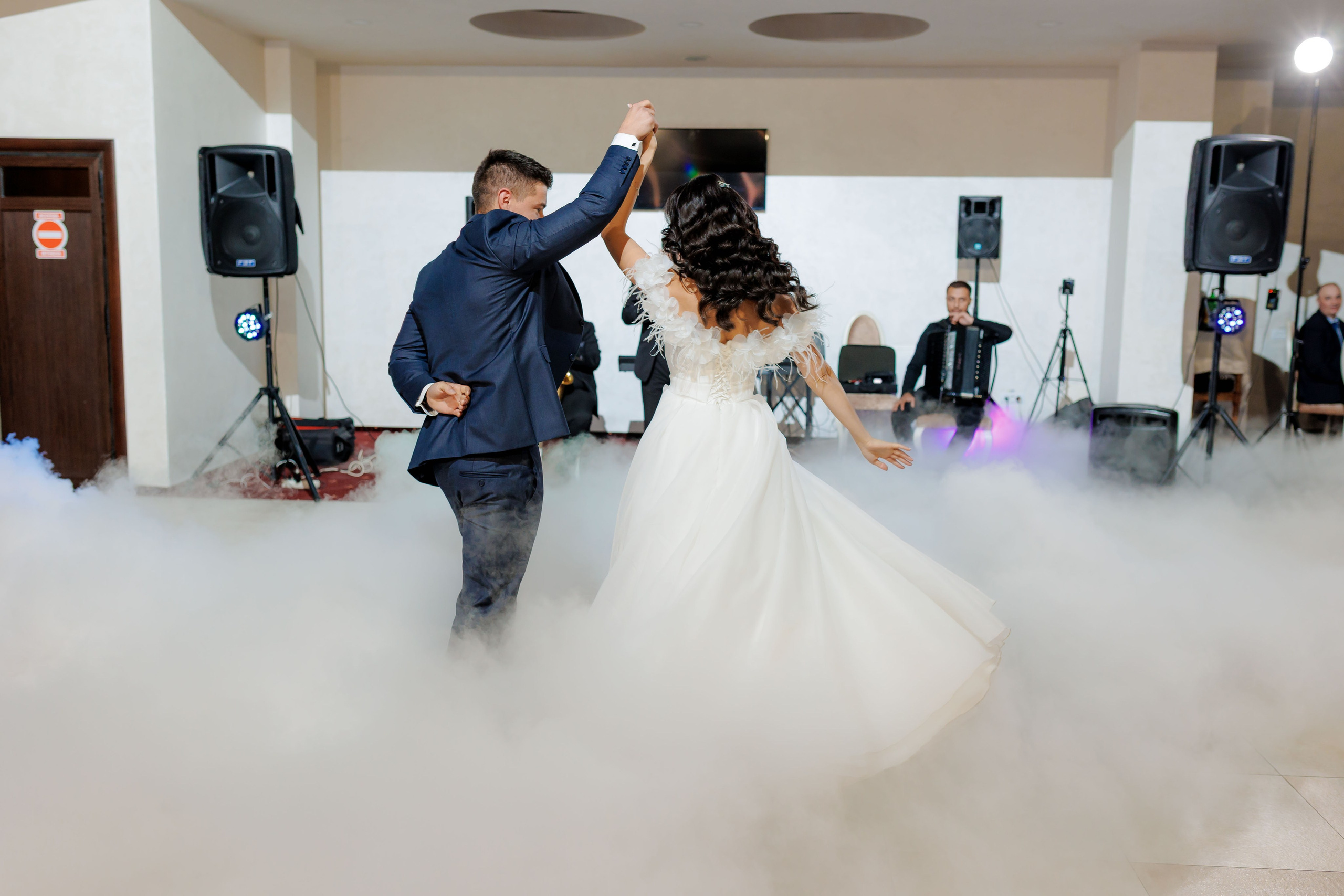 Loredana & Emilian – Ziua Nunții | Videografie - fotografie Botez Suceava, Iași, Botoșani. Servicii foto-video profesionale, pentru momente de neuitat