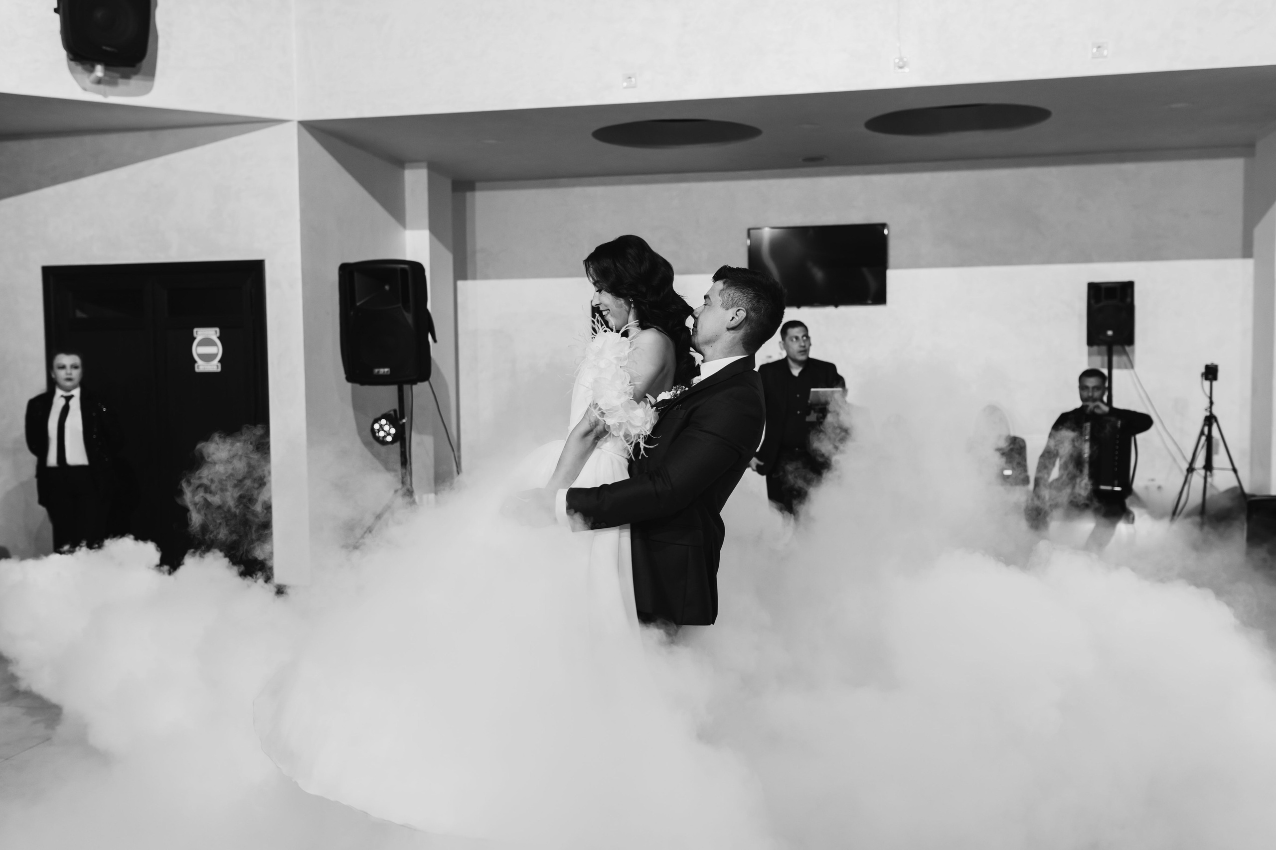 Loredana & Emilian – Ziua Nunții | Videografie - fotografie Botez Suceava, Iași, Botoșani. Servicii foto-video profesionale, pentru momente de neuitat
