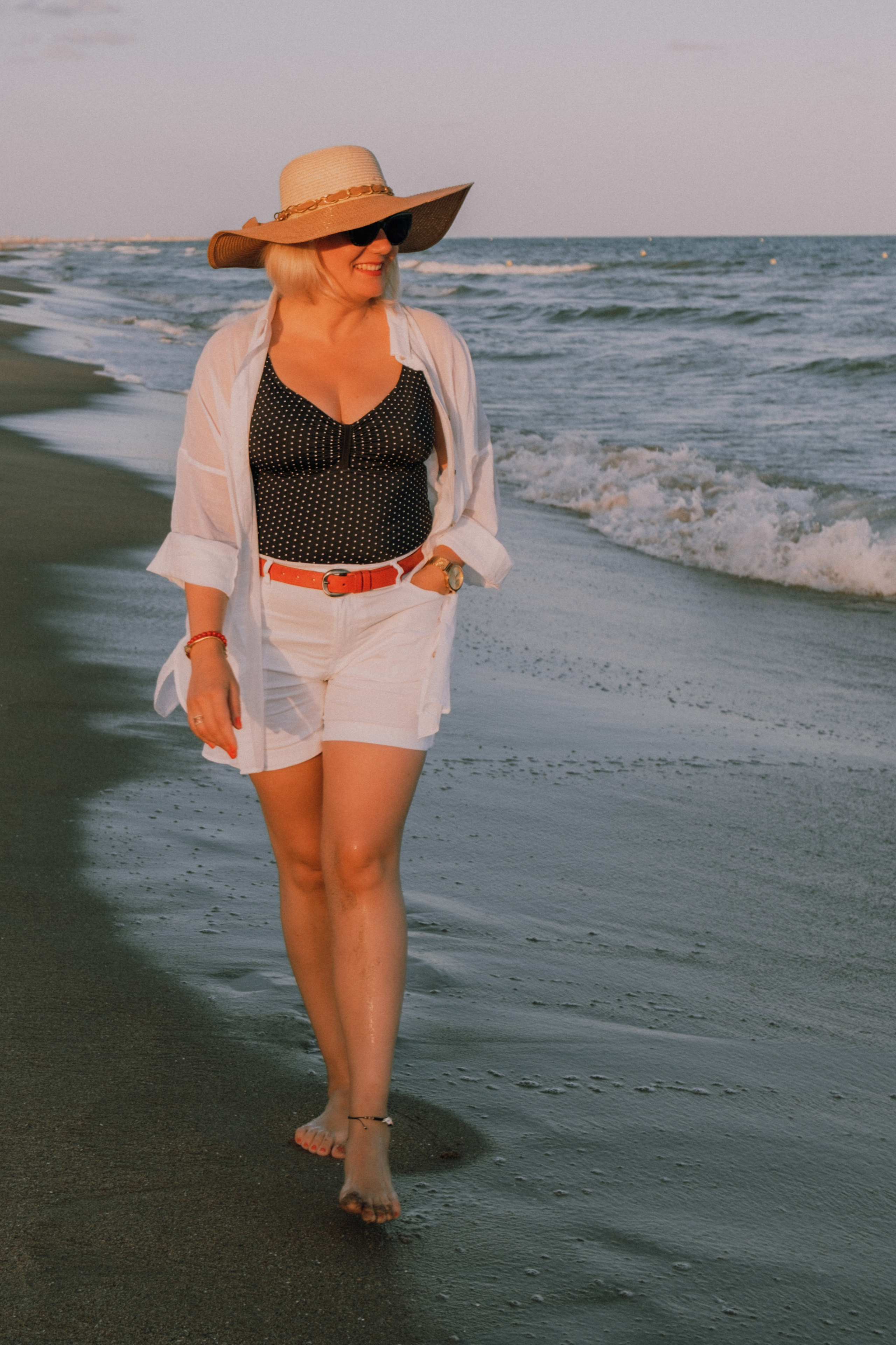 Sesión de amigas en la playa. Fotografía profesional en Calafell - Elena Medvedeva