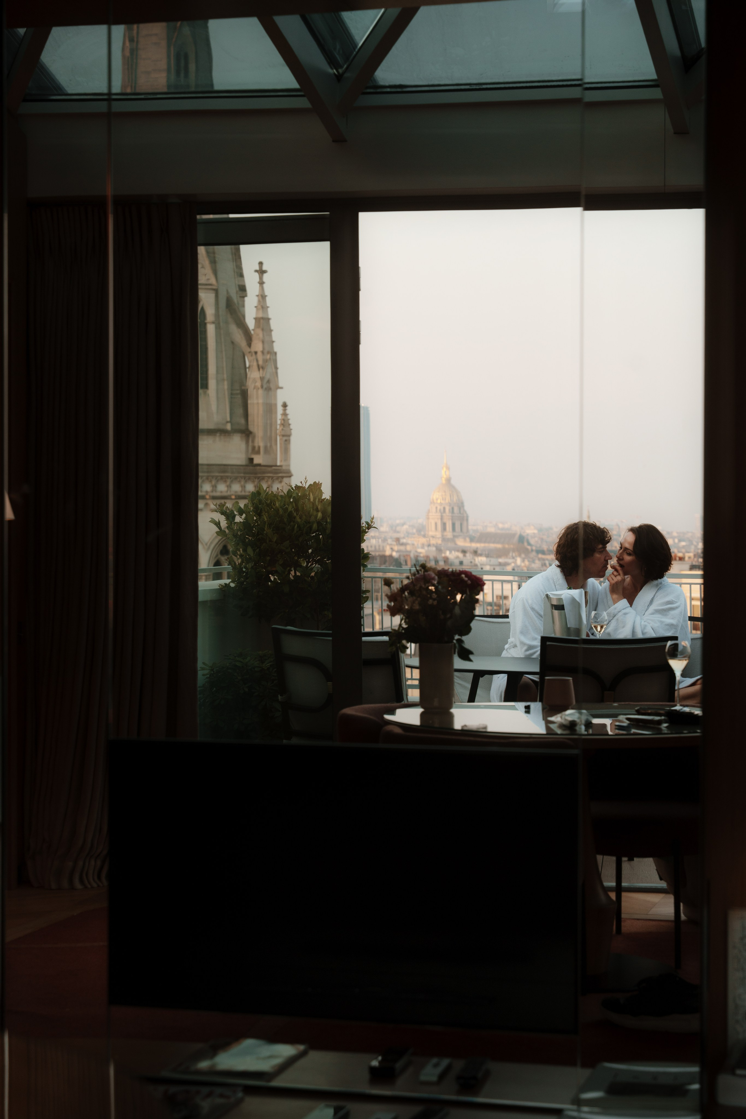 Ekaterina & Emanuele at Hôtel de Sers. Paris photographer — Polina Osipova