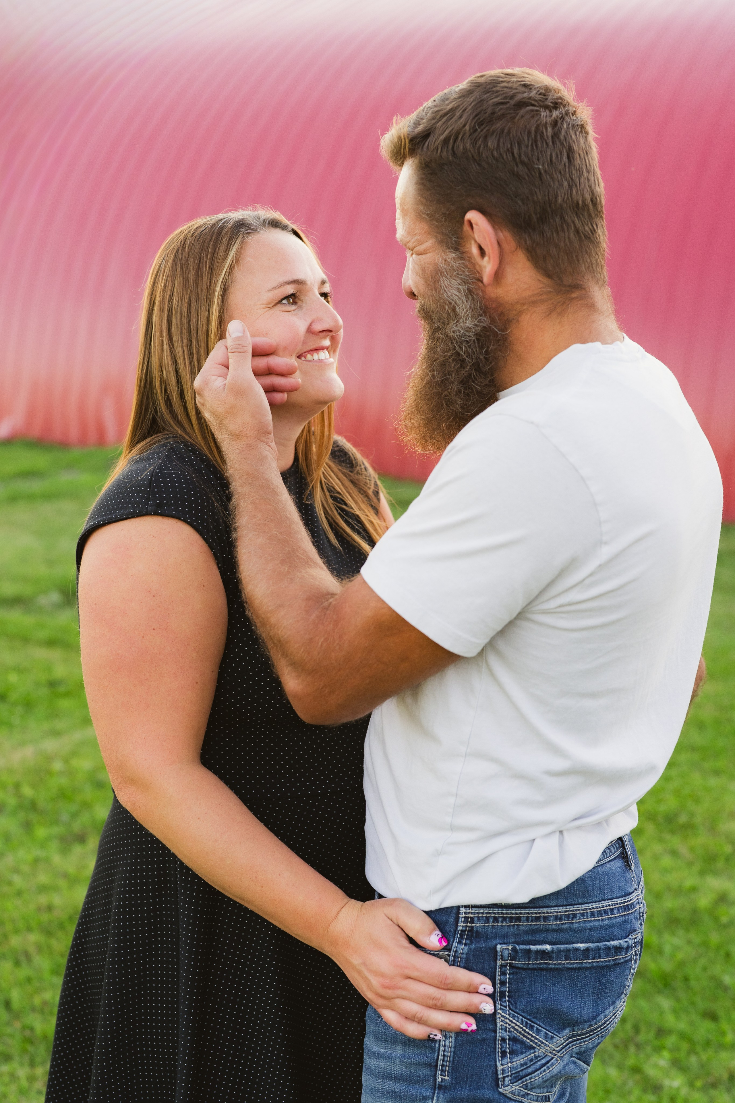 Tiffany and John’s family. Photographer Viktoriia Skavronskaya