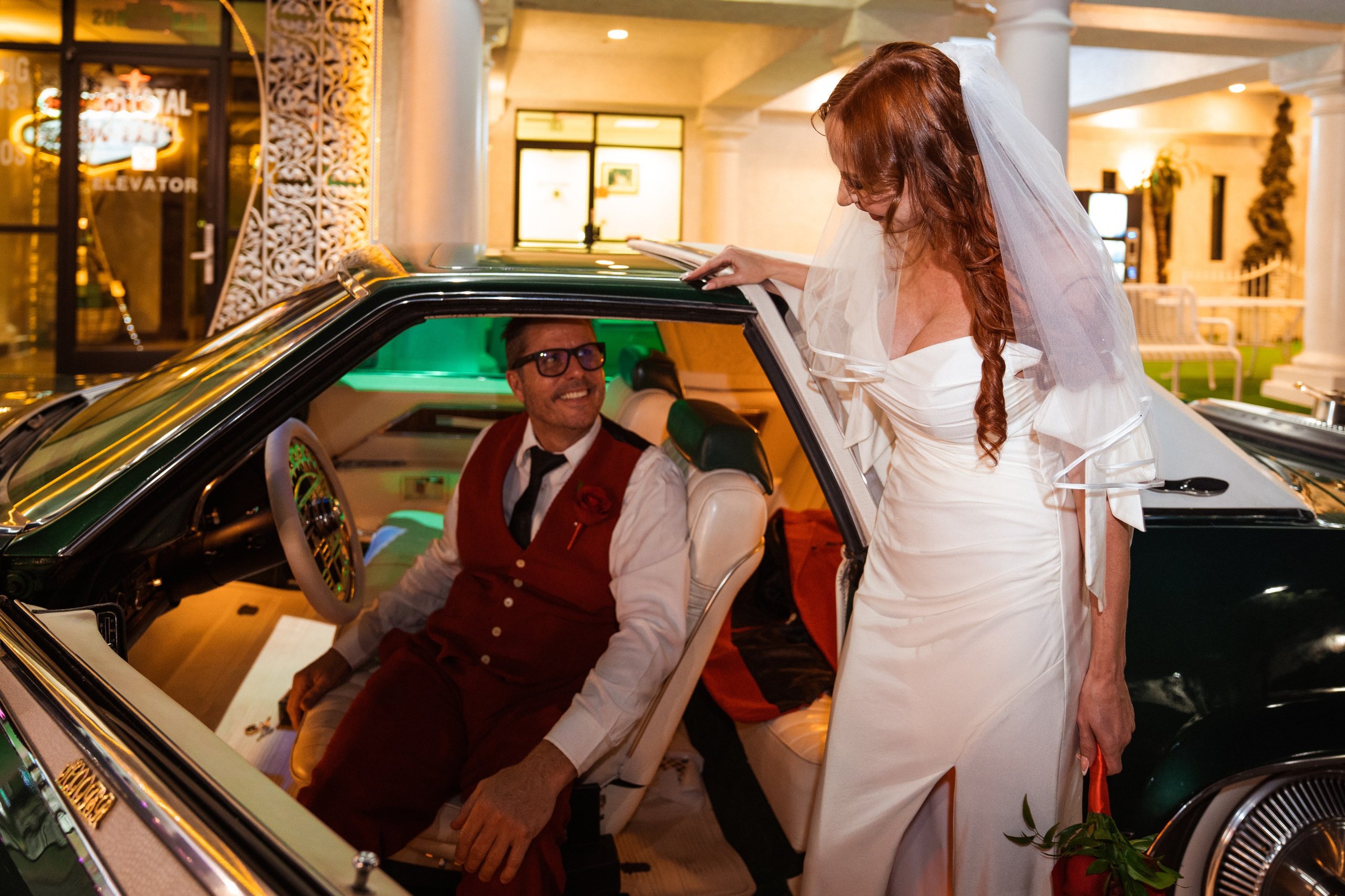 Rebecca&Todd. Wedding & elopement photographer Viktoriya Kravtsov. Las Vegas