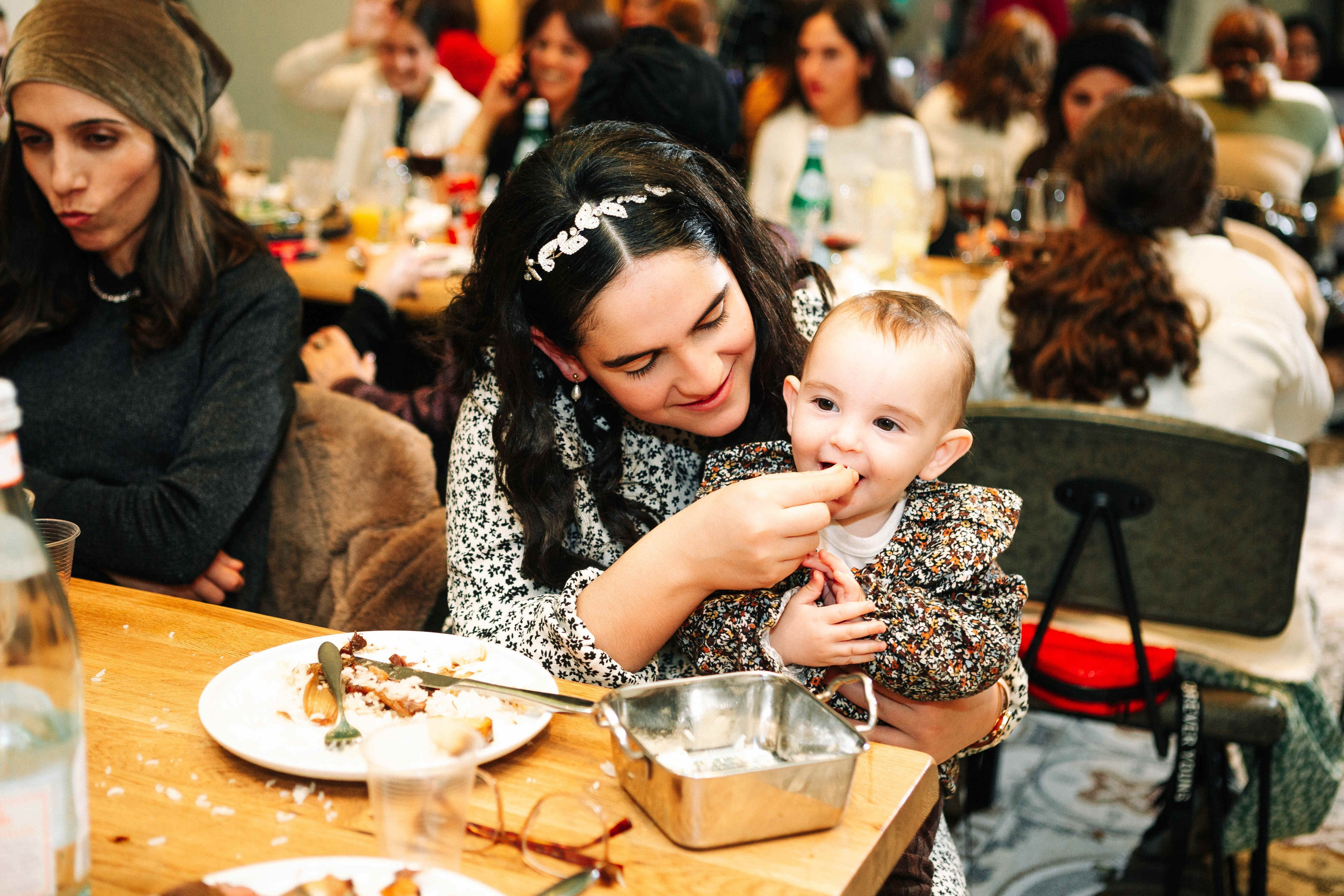 PARTY IN A RESTAURANT WITH THE WHOLE FAMILY. Https://shi-photo.com/