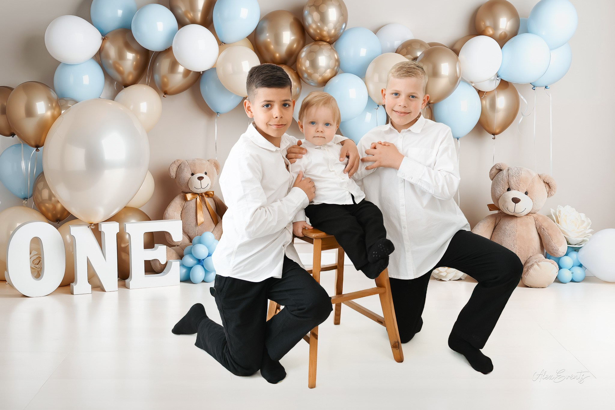 Fotograf Studio copii 1 an Romani Danemarca | Alex Events. AlexEvents Fotograf / Videograf de evenimente Danemarca DK Horsens, Arhus, Odense, Vejle.Nunta, botez, foto-studio