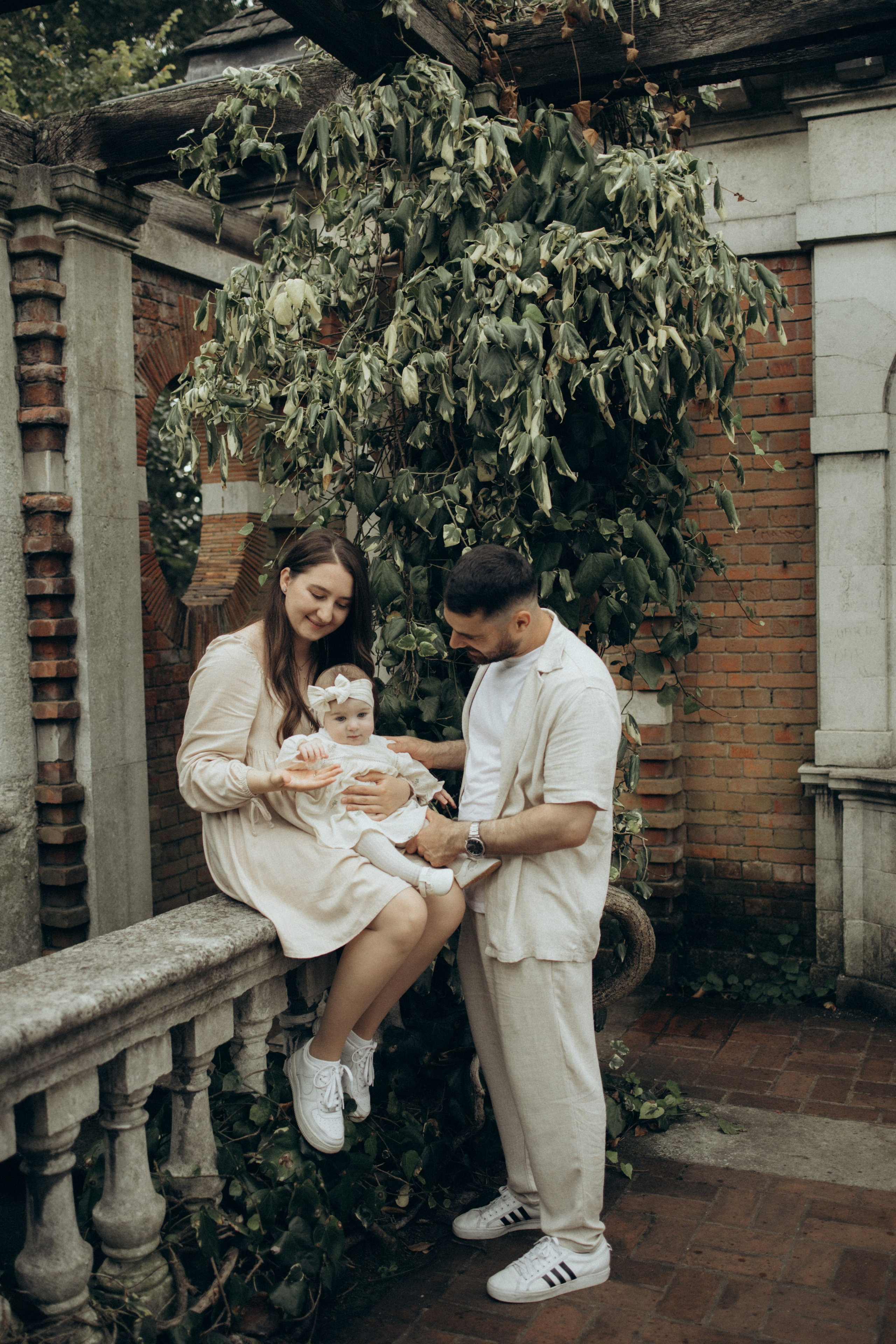 Pergola gardens. Photographer in Milton Keynes, Northampton & London — Wedding, Family & Portrait Photography