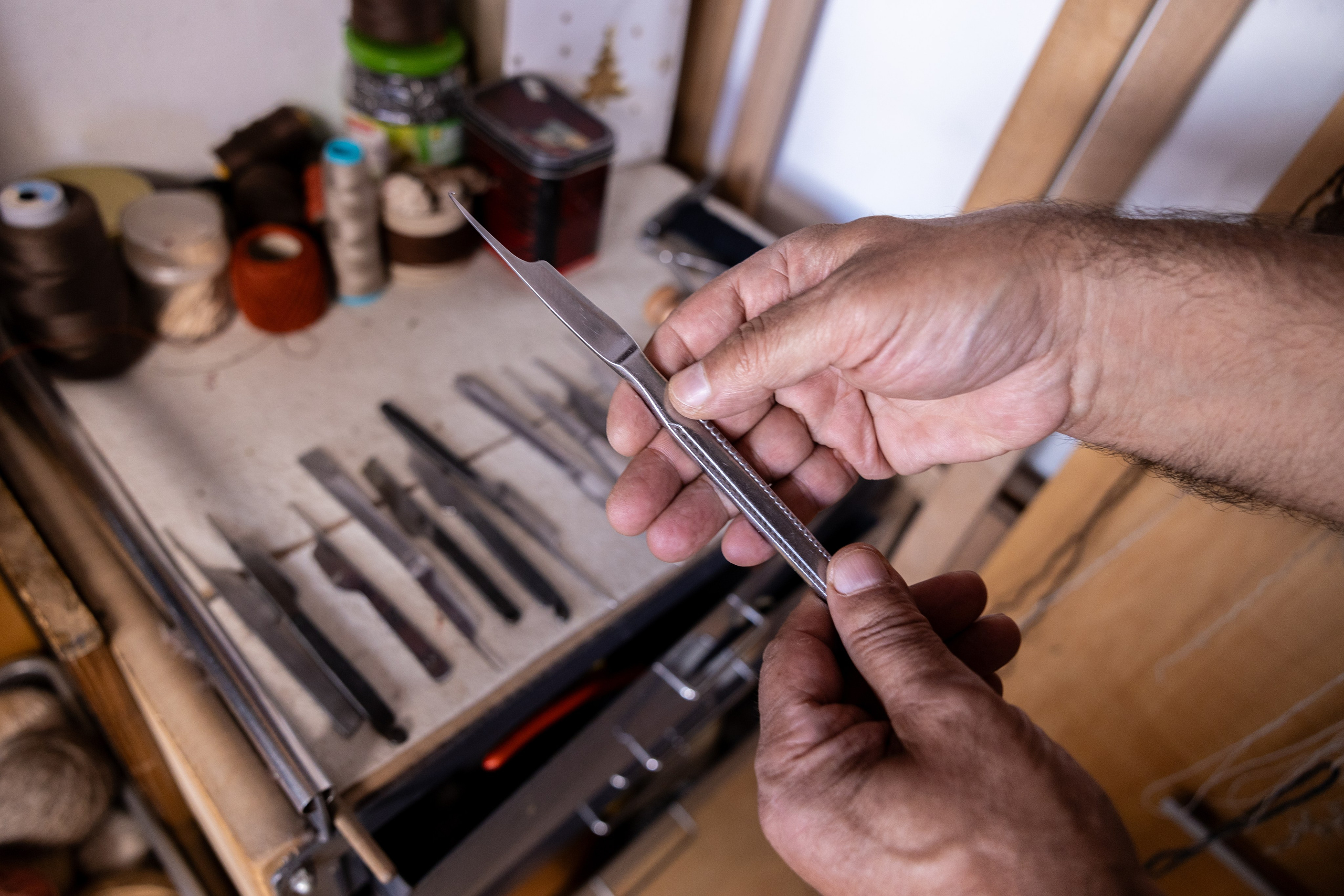 Teppichrestaurator, Salzburg, 2024. Guzel Kolobova| Fotografin| Salzburg