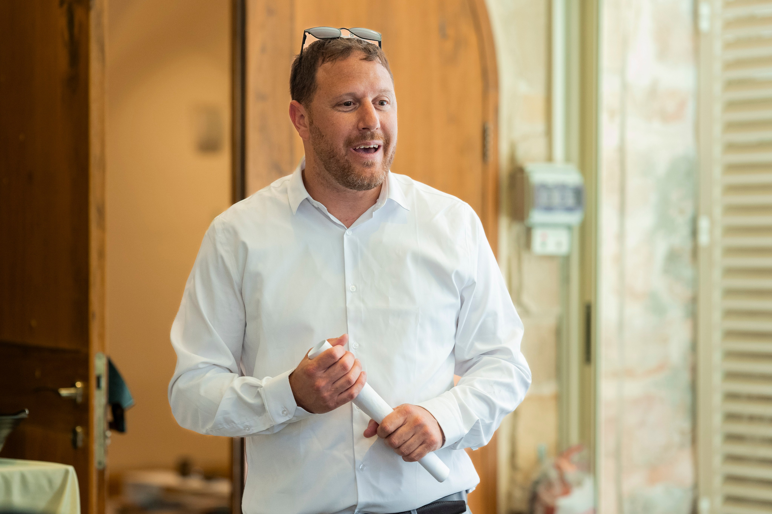 הנחת התפילין רפאל לוי. יוסף מזרחי צילום חתונה, ברית וזוגיות. צלם מקצועי שאוהב להוציא אתכם הכי יפים ברגעים הכי מרגשים