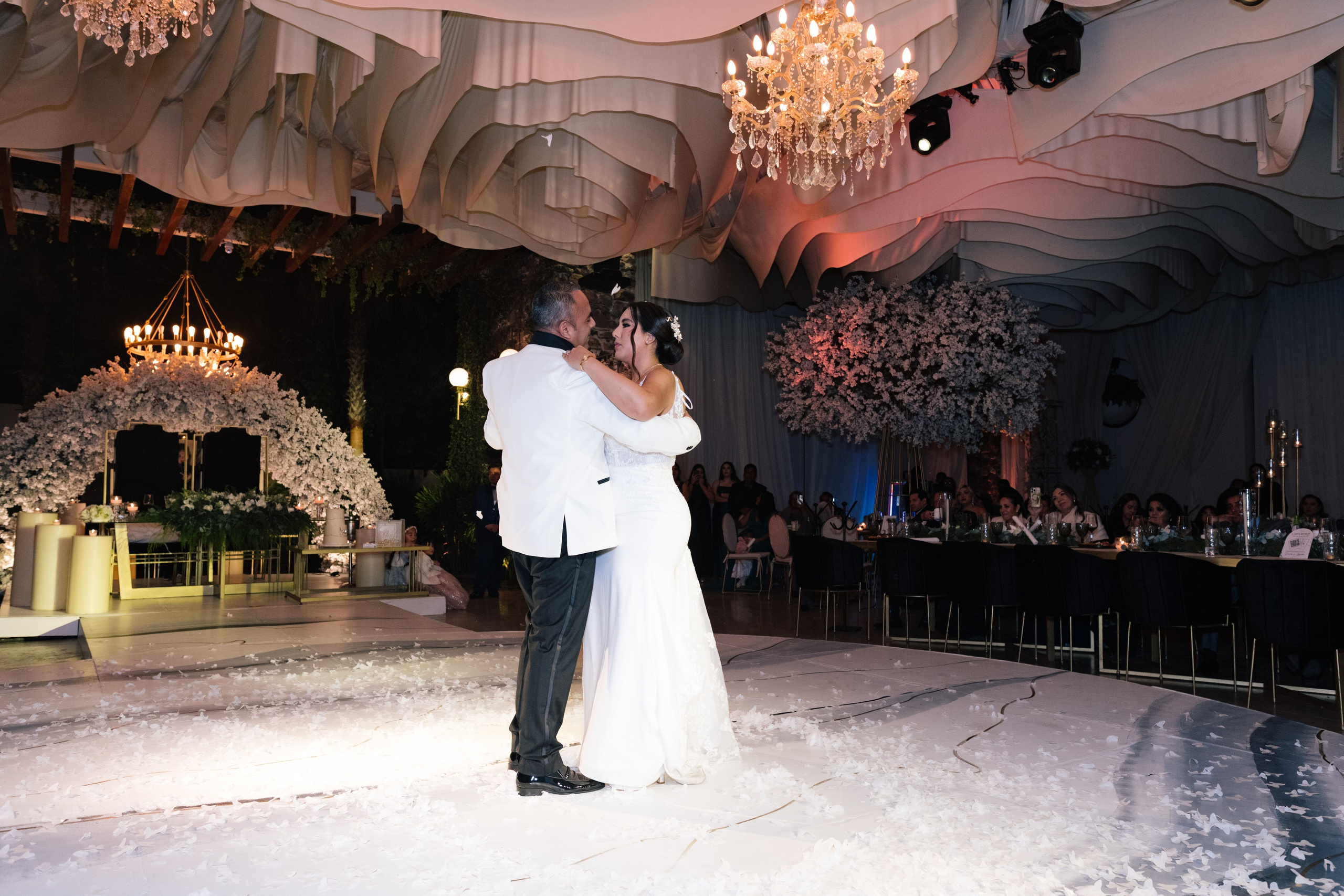 Alejandra y Salvador. Principal