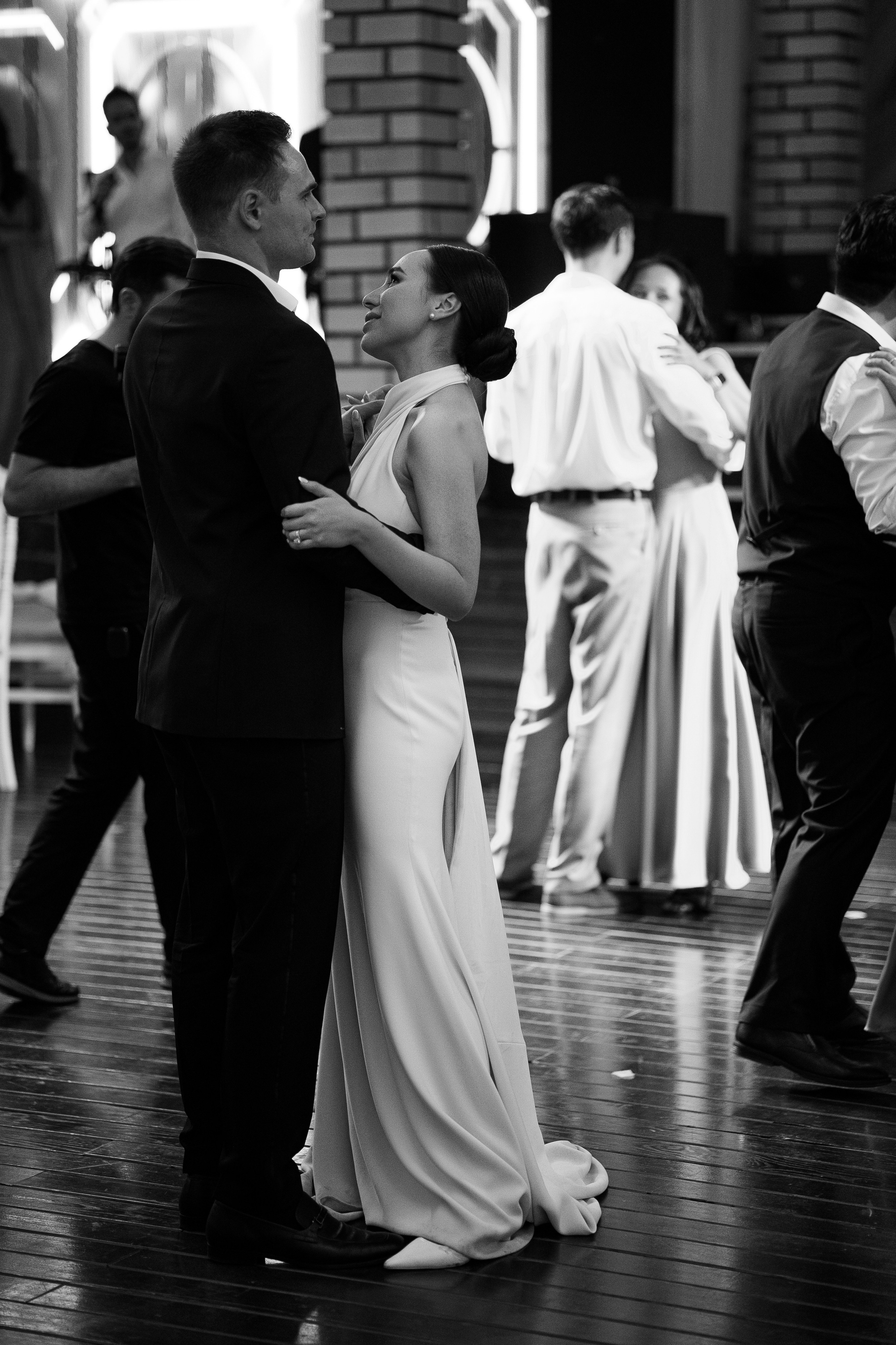 Thomas & Suyumbika. Главная