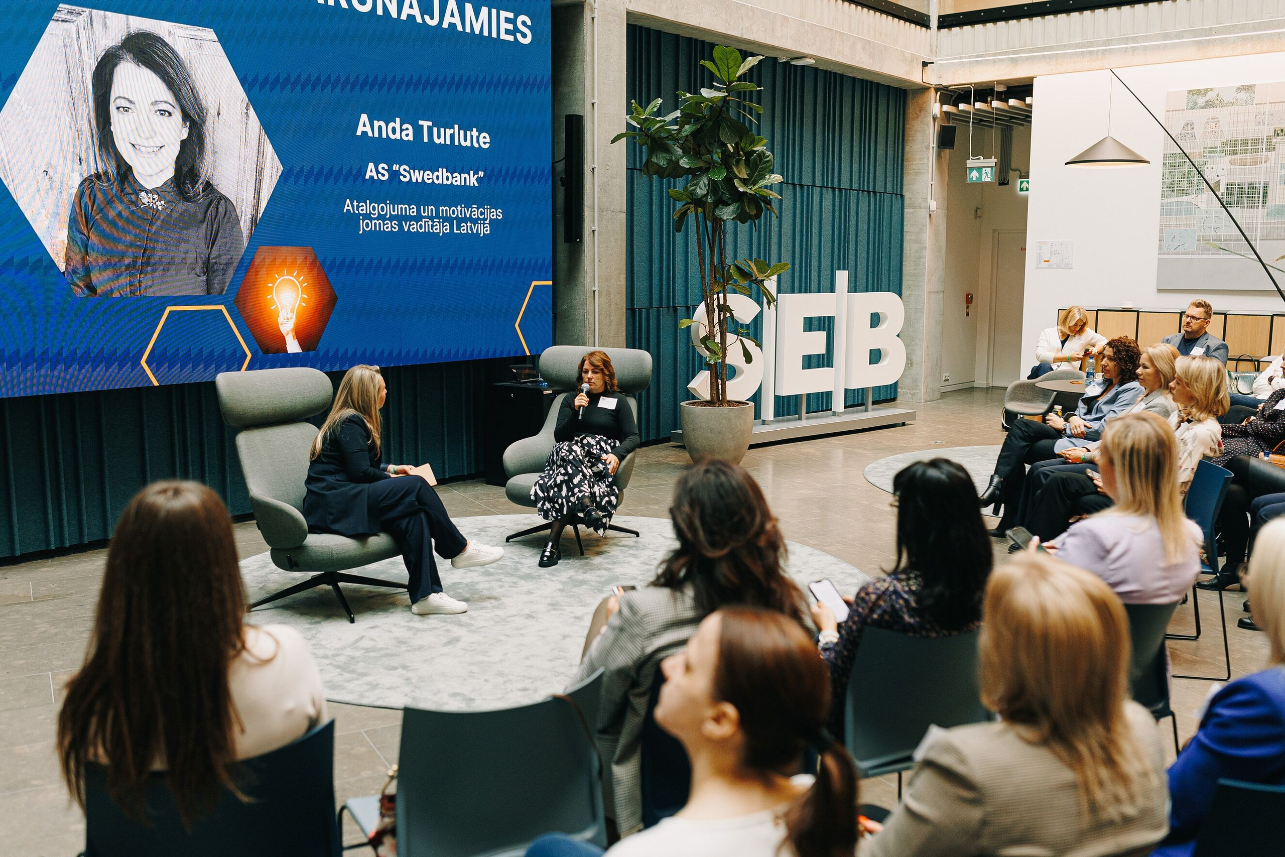 Atalgojuma brokastis SEB bankā