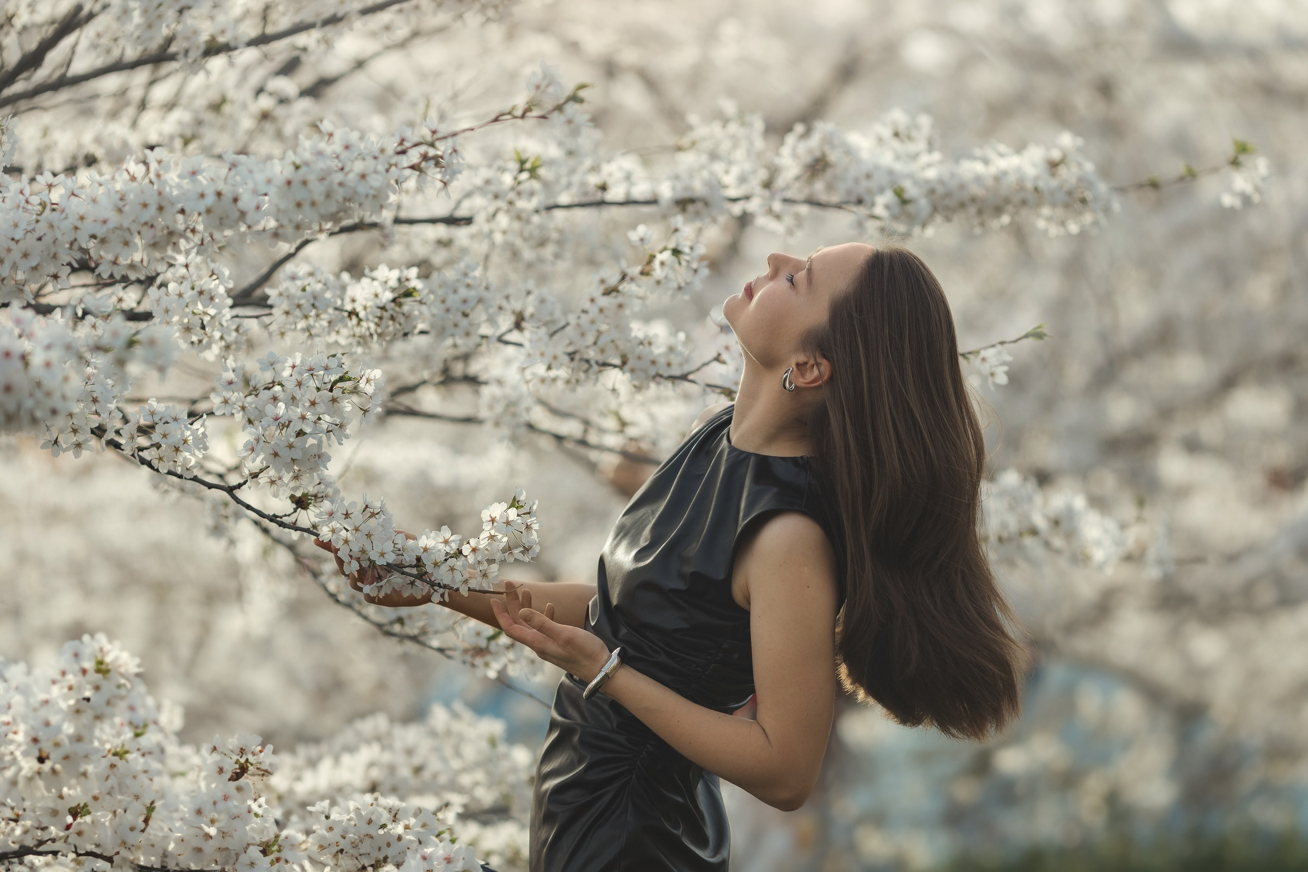 Прогулка Ольги в сакуре. Family photographer in Vilnuis Svetlana Naumova