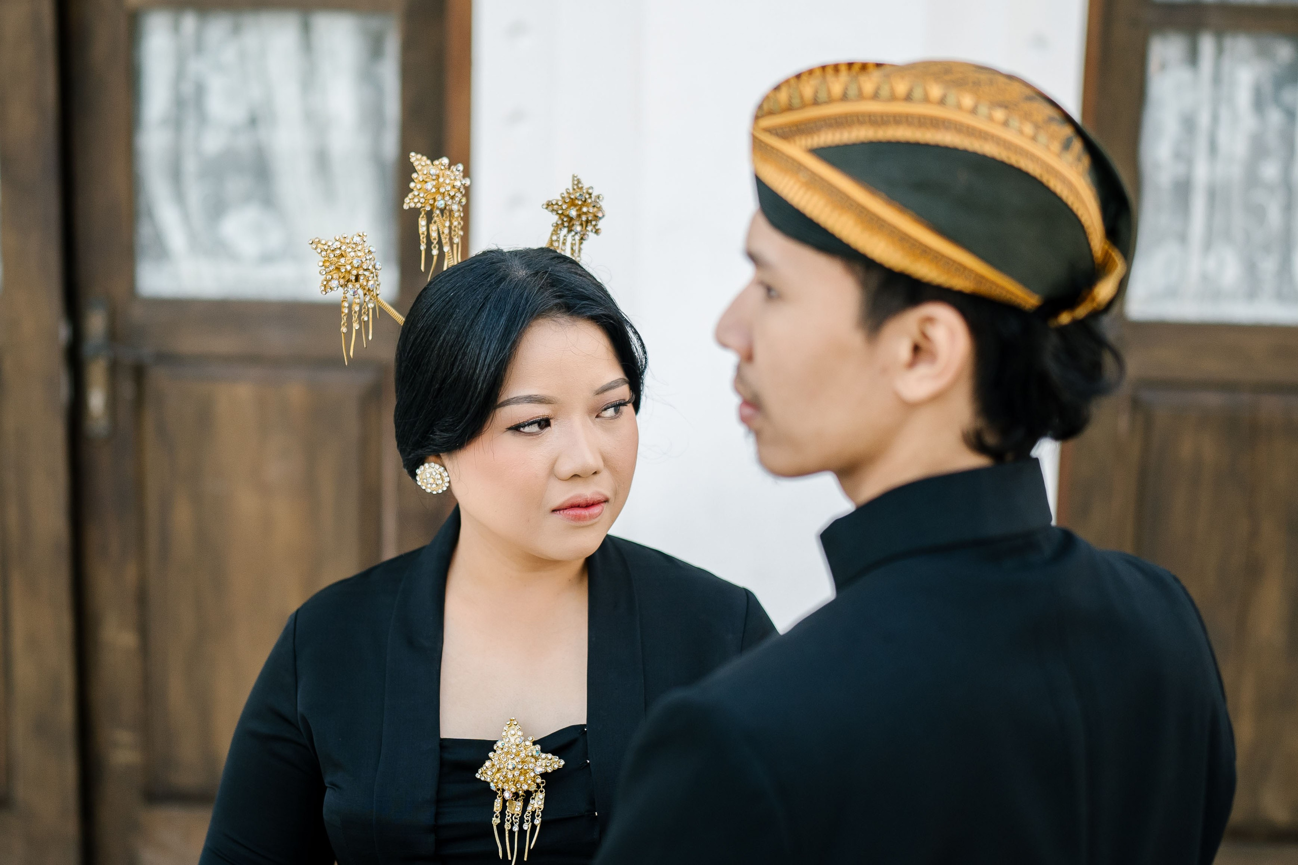 Prewedding Photo Shoot with Javanese style. Female Photographer in Bali