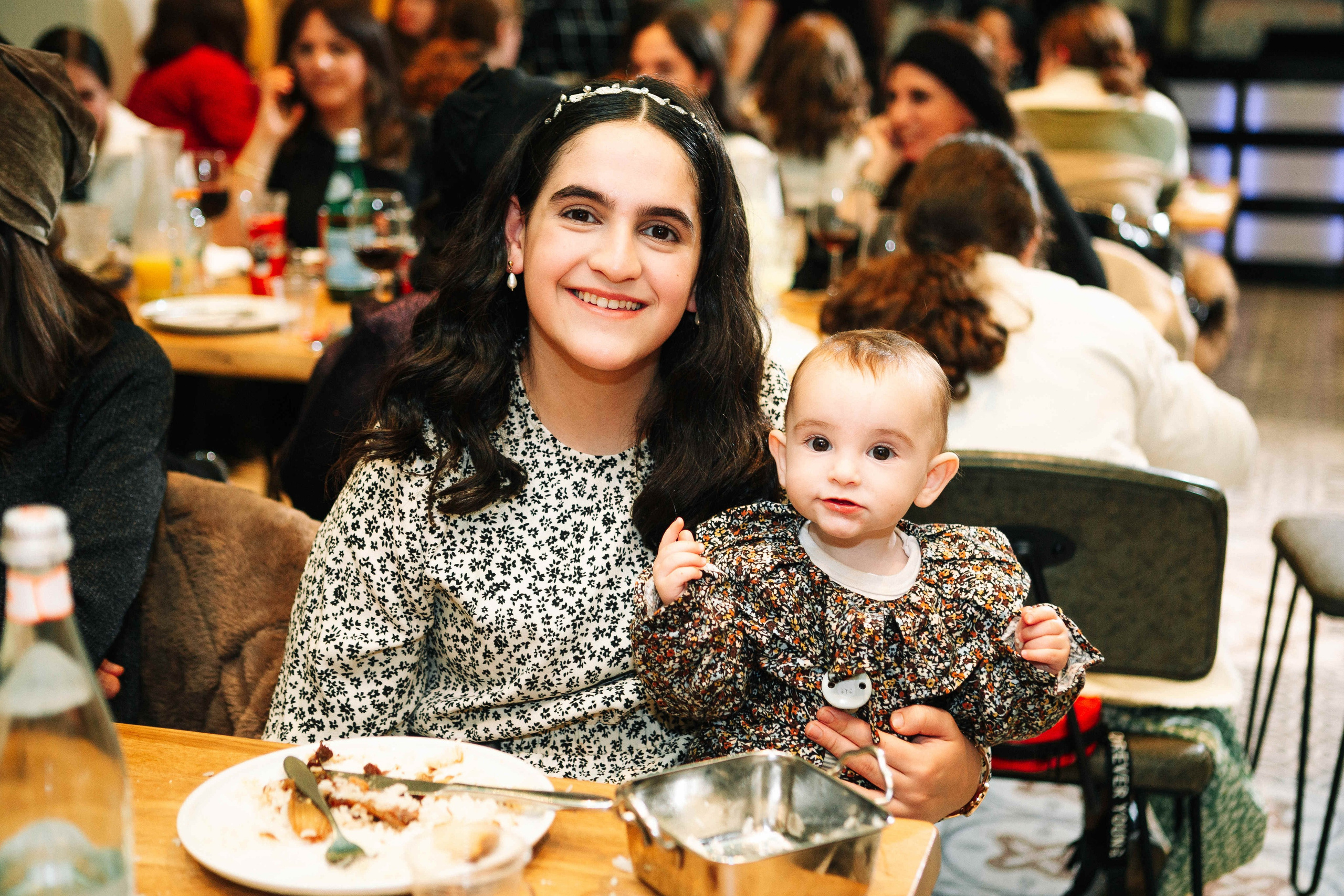 PARTY IN A RESTAURANT WITH THE WHOLE FAMILY. Https://shi-photo.com/