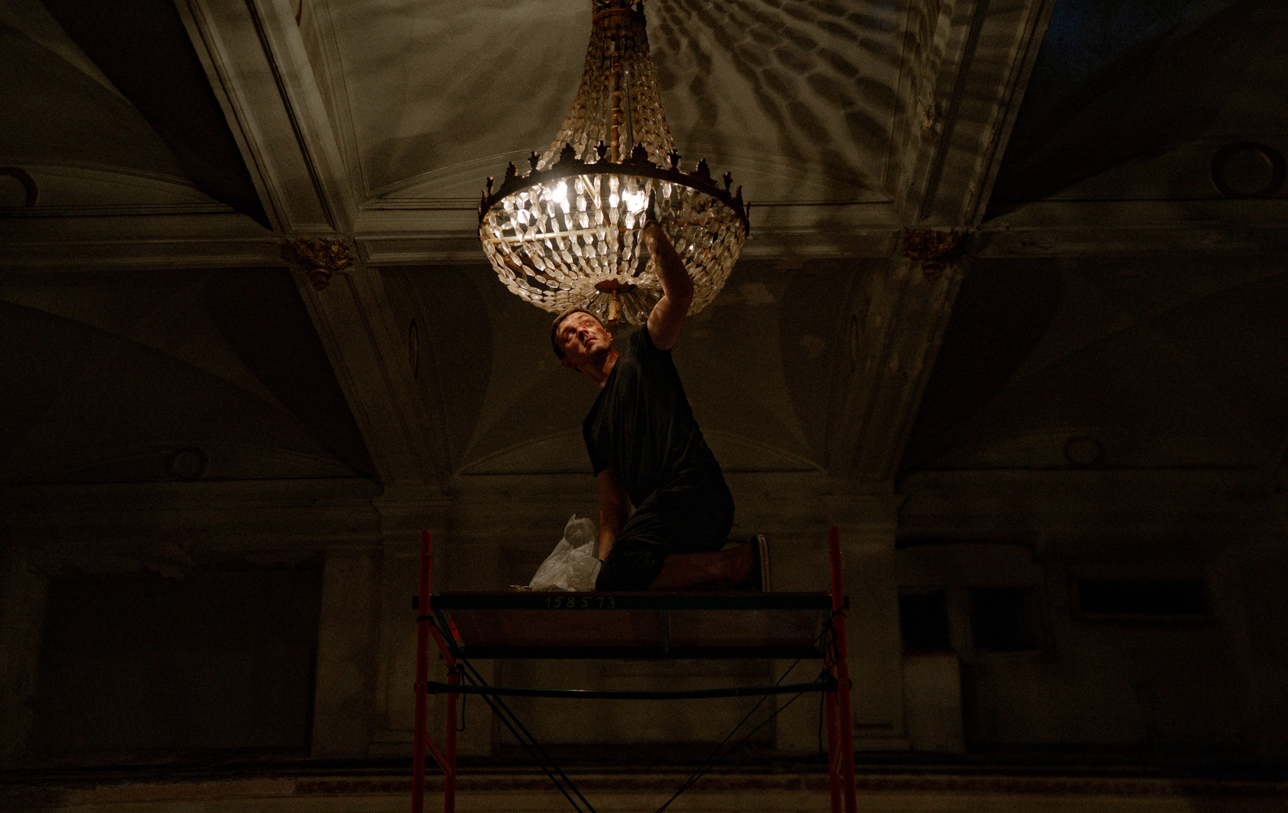 2025. Стрит-фотография, полная абсурда, идиотизма и красоты