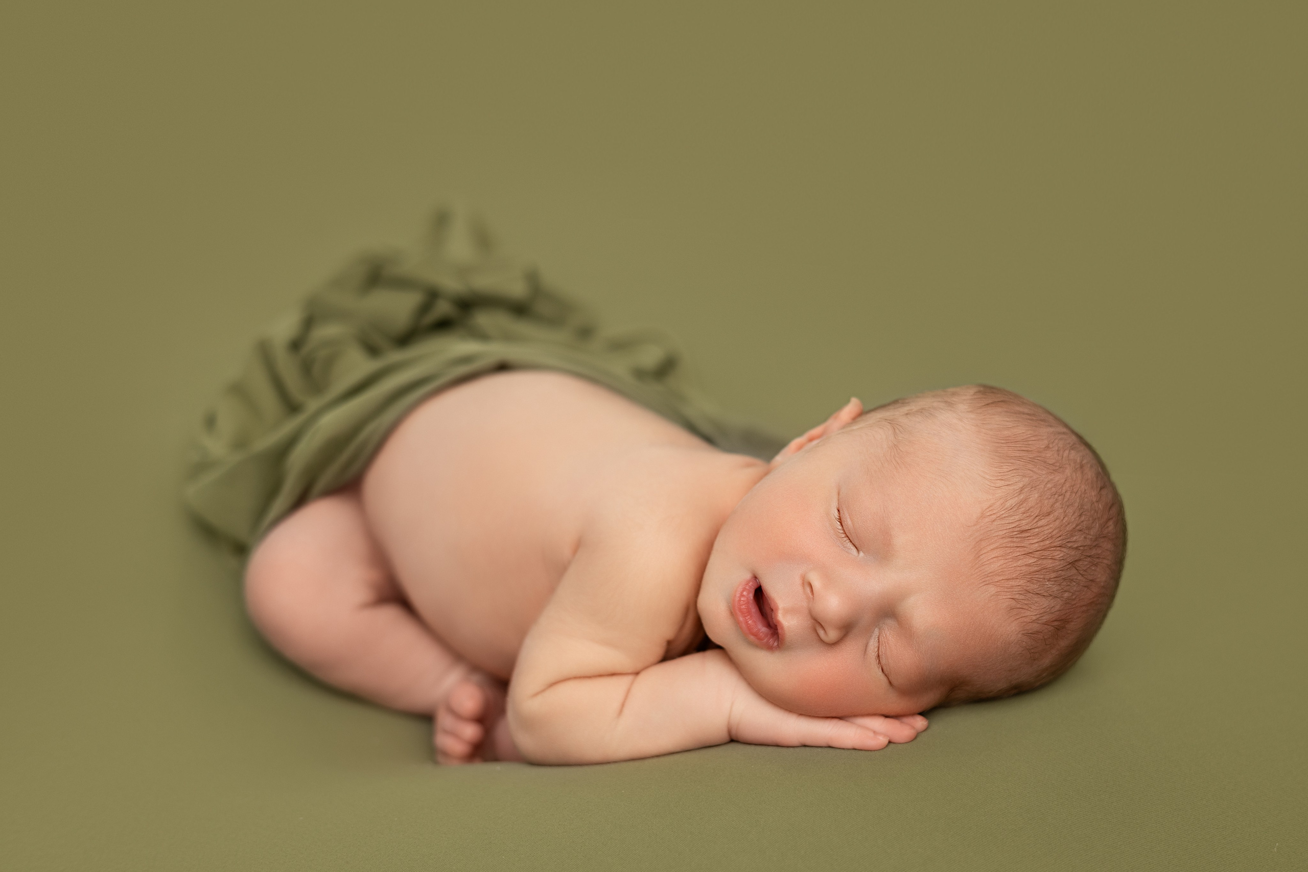 Newborn Classic. Mary Newborn Photo