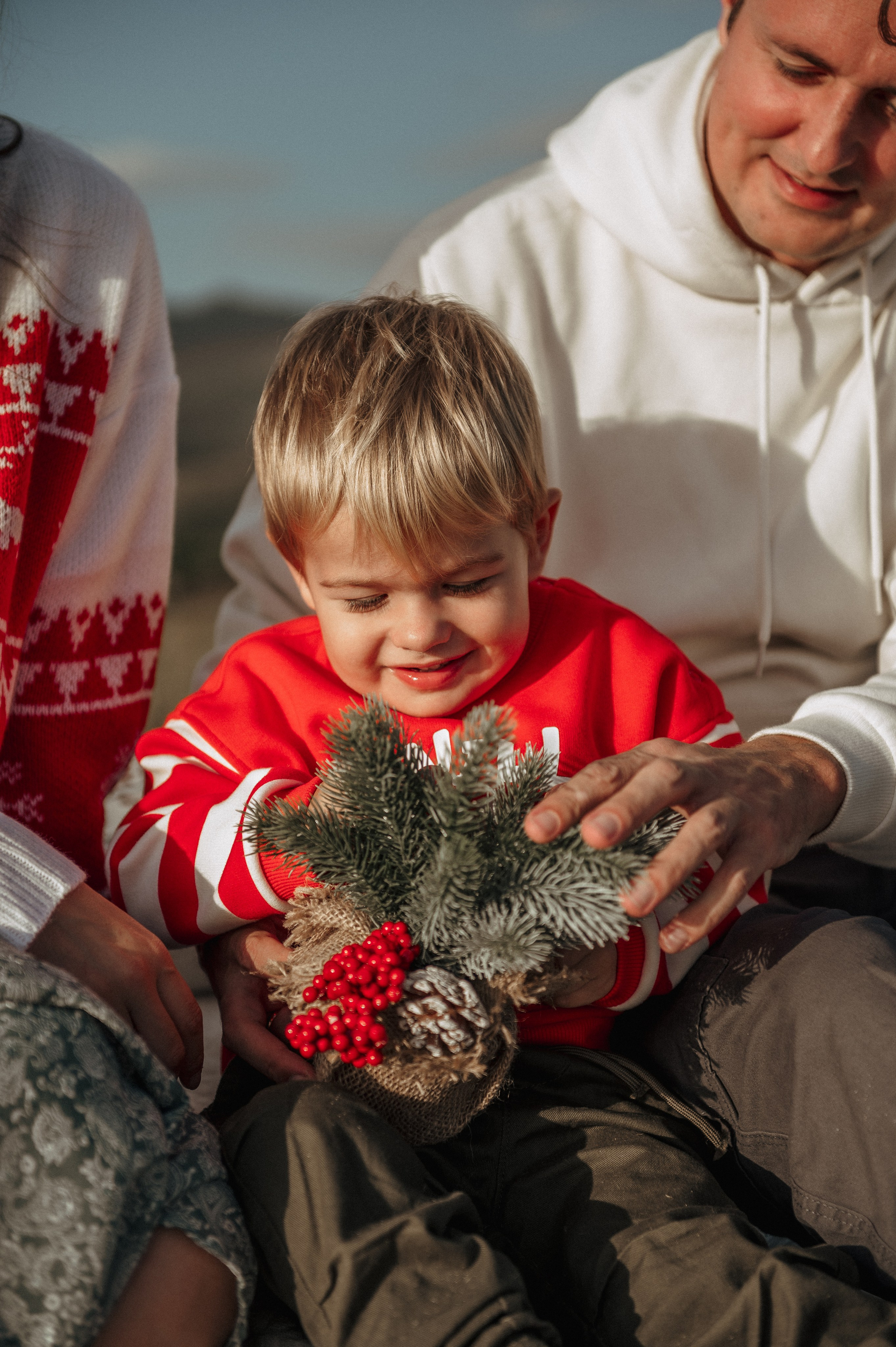 Family Christmas photoshoot on the beach in Portugal. Ваш фотограф в Лиссабоне — Анна Белова