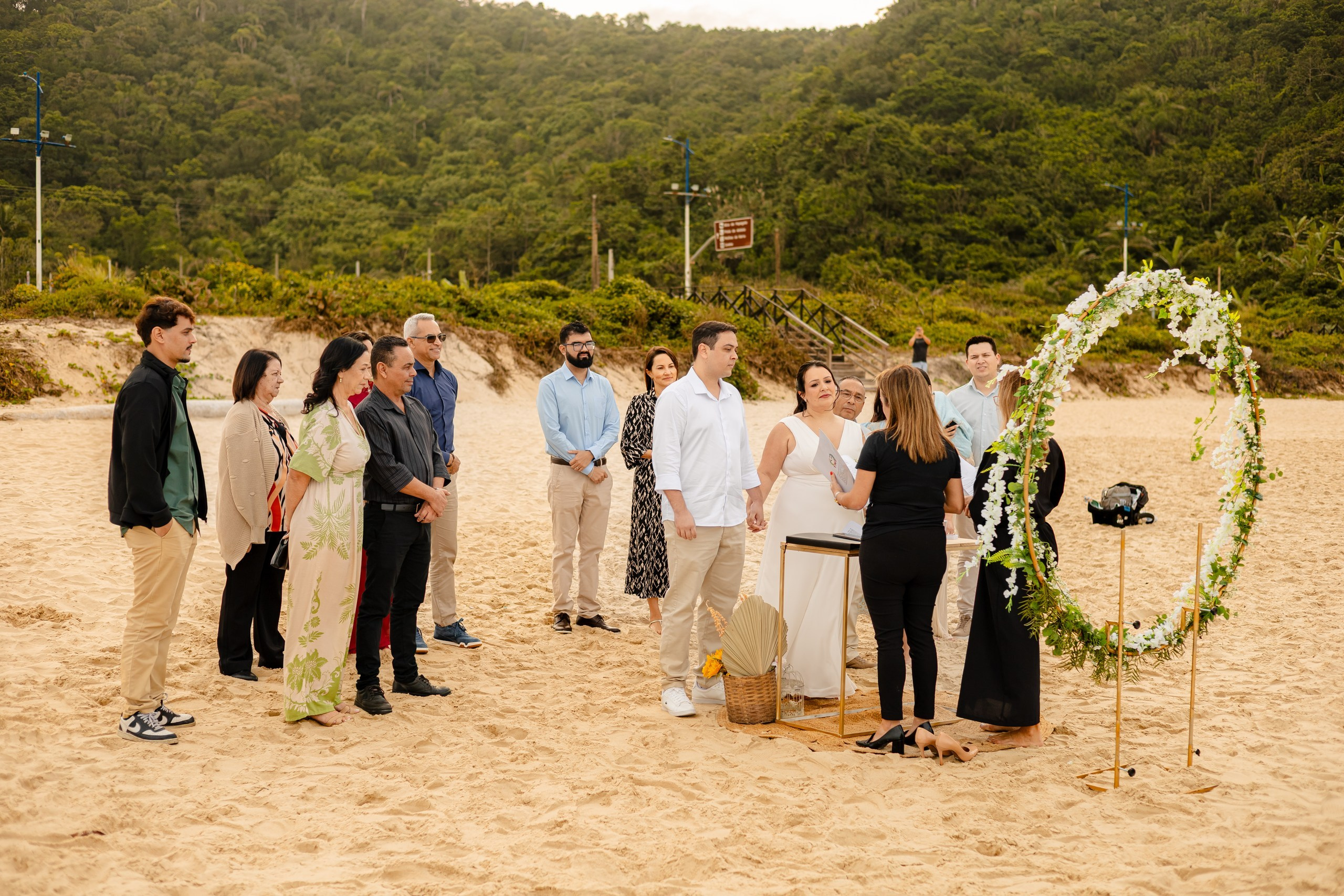 Casamento intimista na Praia Brava em Itajaí da Edilaine e do Lennon