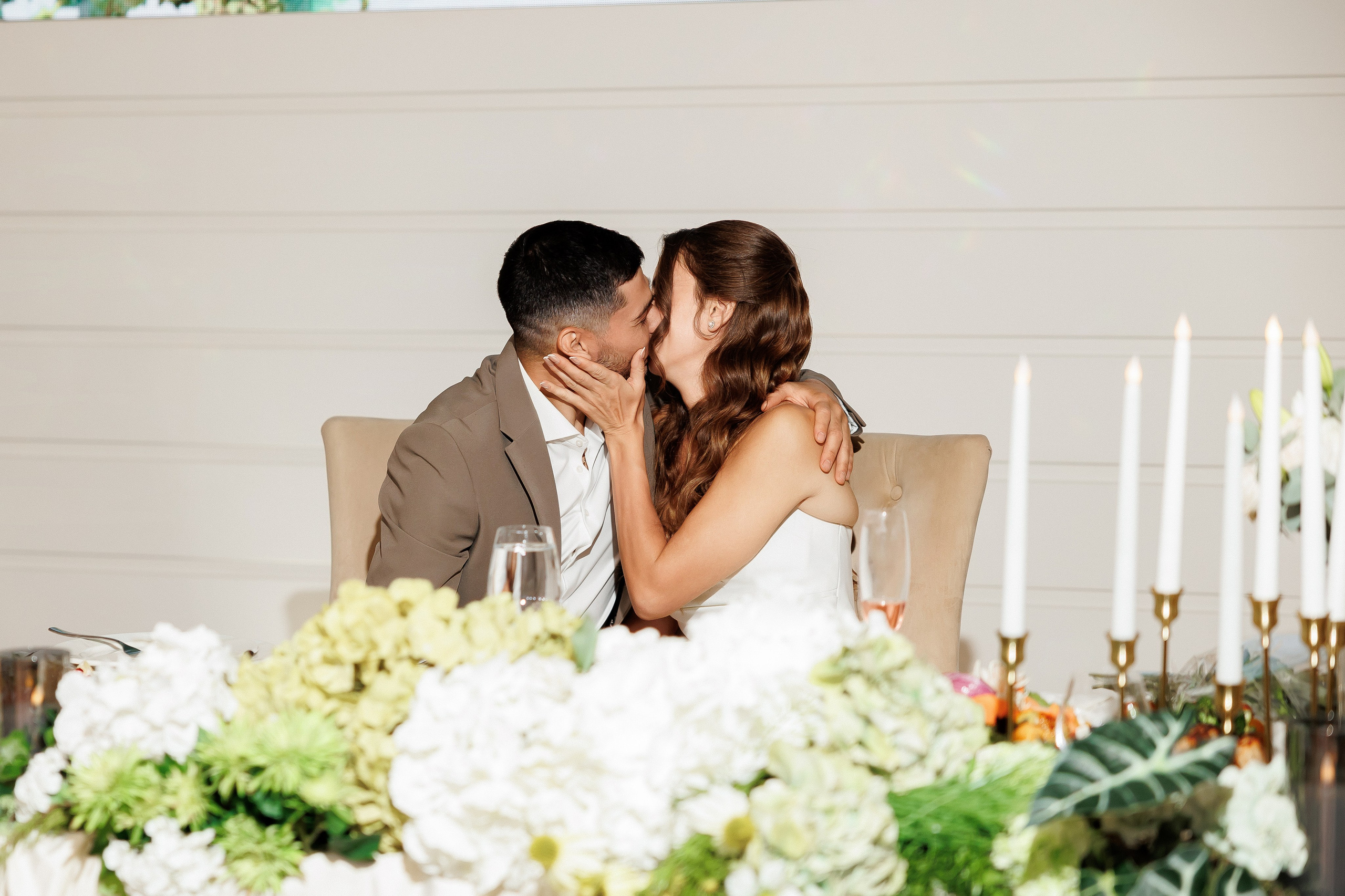 Eugen & Livia — Grand Elysee — Wedding Day. Servicii Foto și Video 067188353