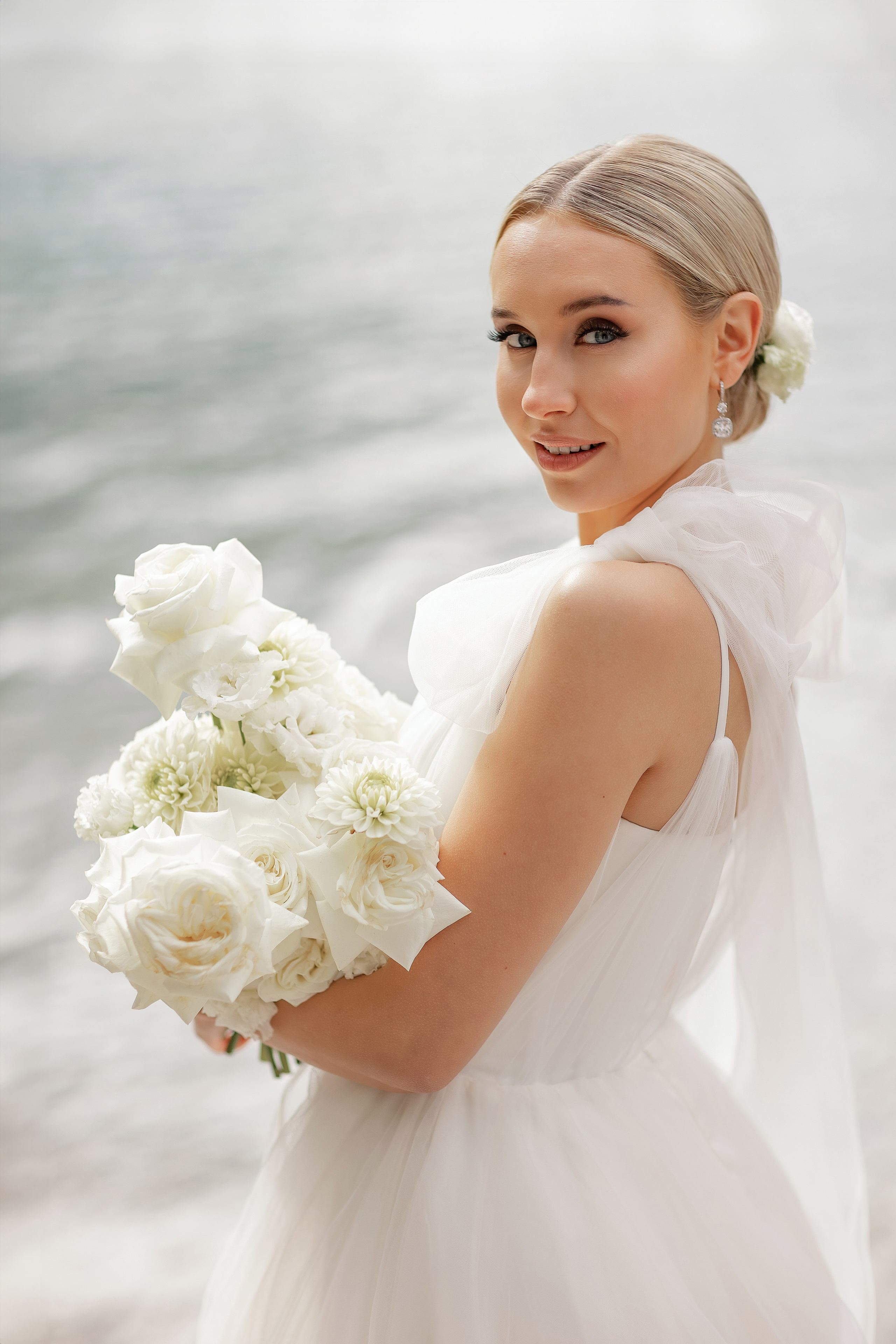 Hochzeit in Deutschland, Braut Make Up, Alpen, Hochzeit, Trauung in den Alpen, Hochzeit am Eibsee, Herbsthochzeit, Brautshooting am Eibsee, Hochzeit in den Bergen, Hochzeitsfotograf Niedersachsen, Münster, Rheine, Hannover, heiraten in Osnabrück, Hochzeitstrends, Brautkleid, freie Trauung, weißer Brautstrauß