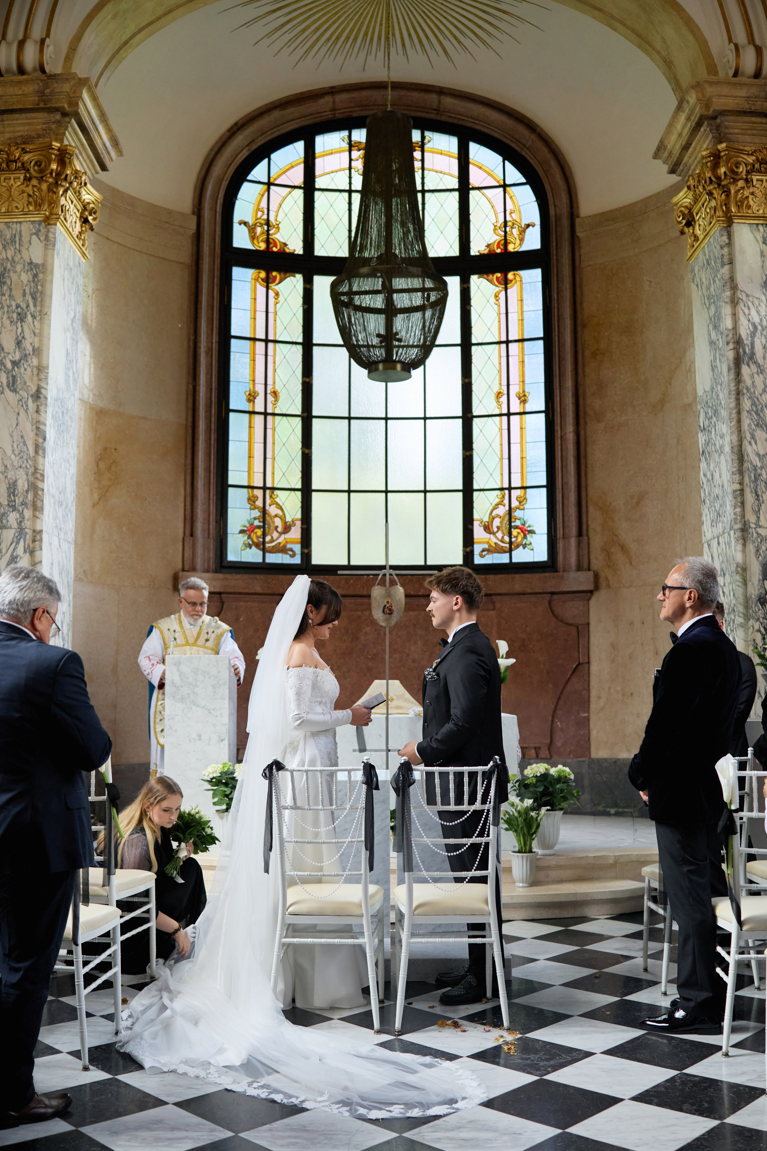 Wiktoria & Kacper. Pałac Goetz. Fotograf ślubny i rodzinny w Krakowie Yana Klymova
