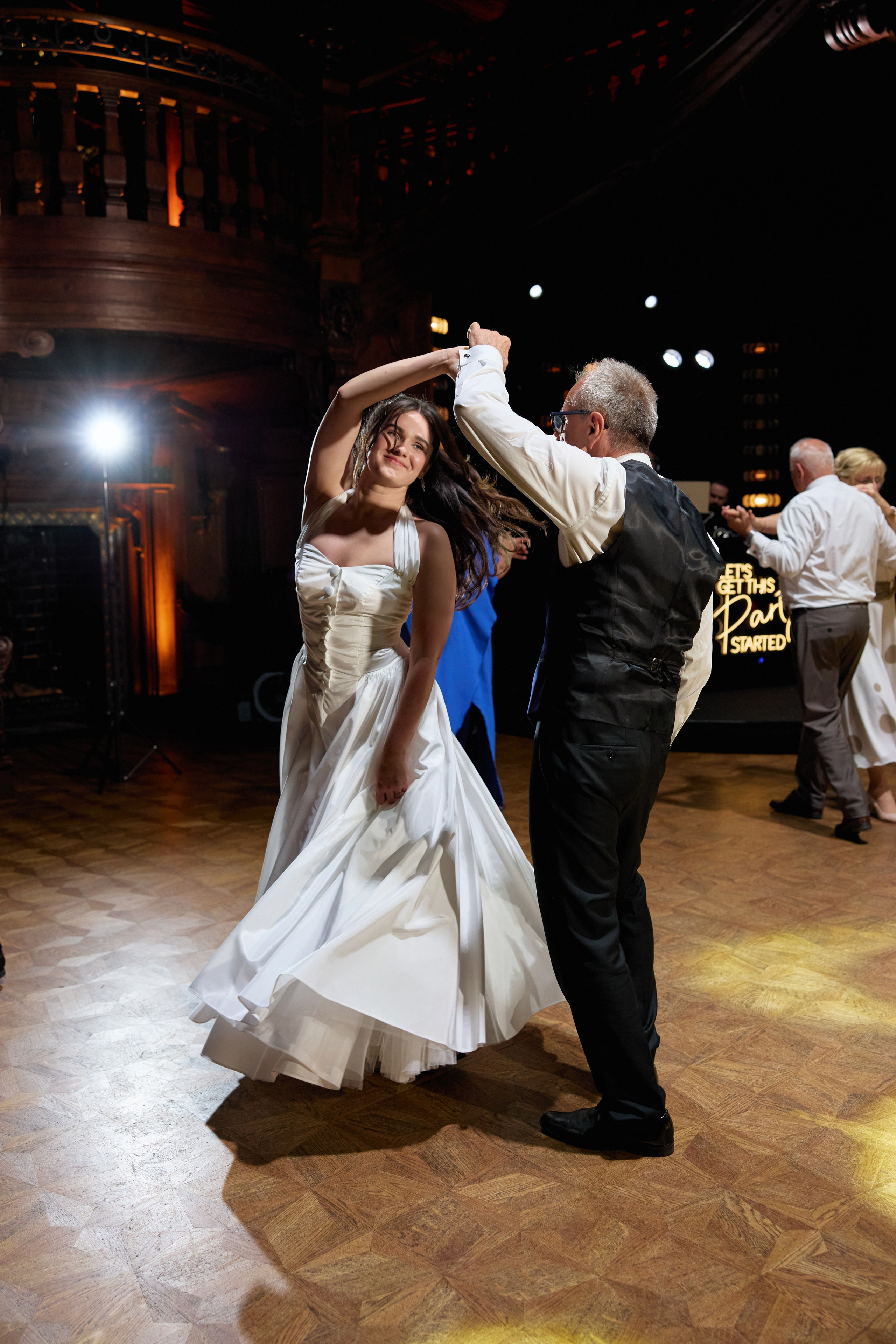Wiktoria & Kacper. Pałac Goetz. Fotograf ślubny i rodzinny w Krakowie Yana Klymova